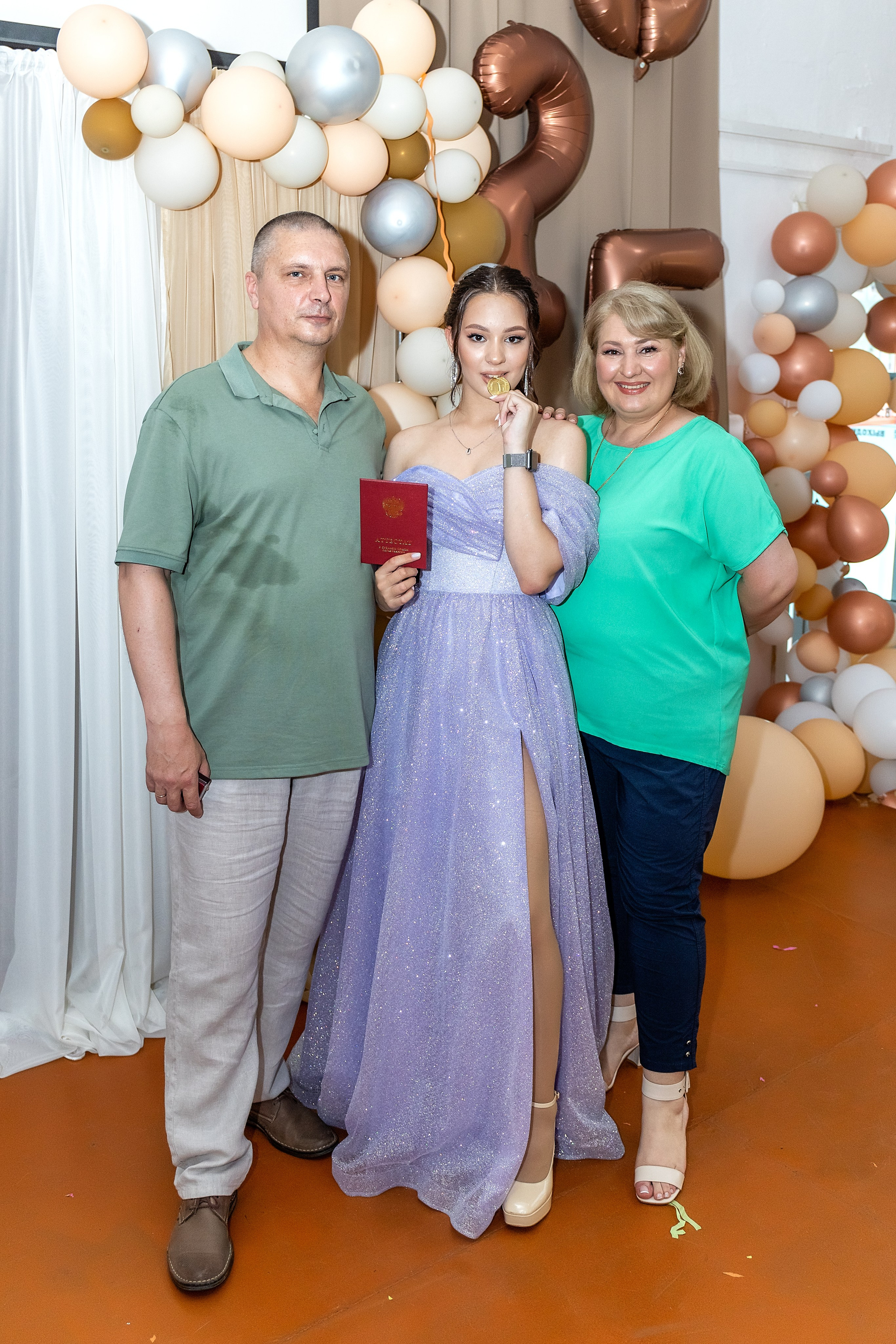 Выпускной. Школа 22, 11 класс. Стильный выпускной альбом Владивосток фотограф Вероника Мигачева