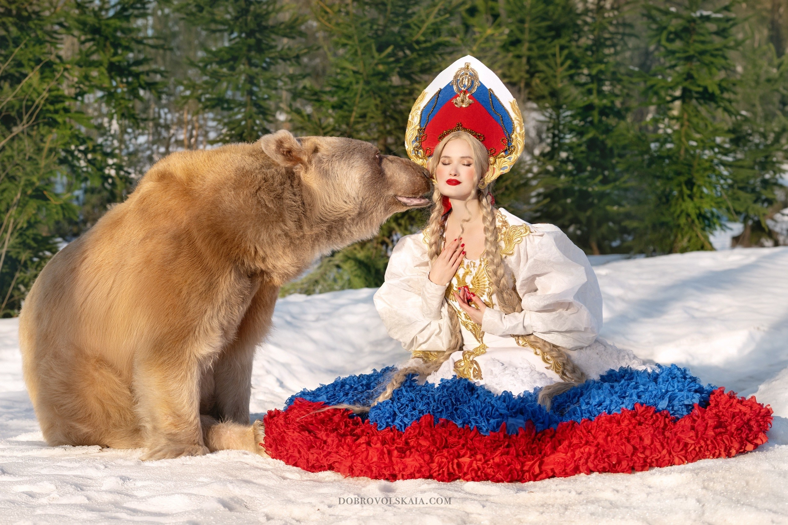 Россия. Русские народные костюмы в Москве