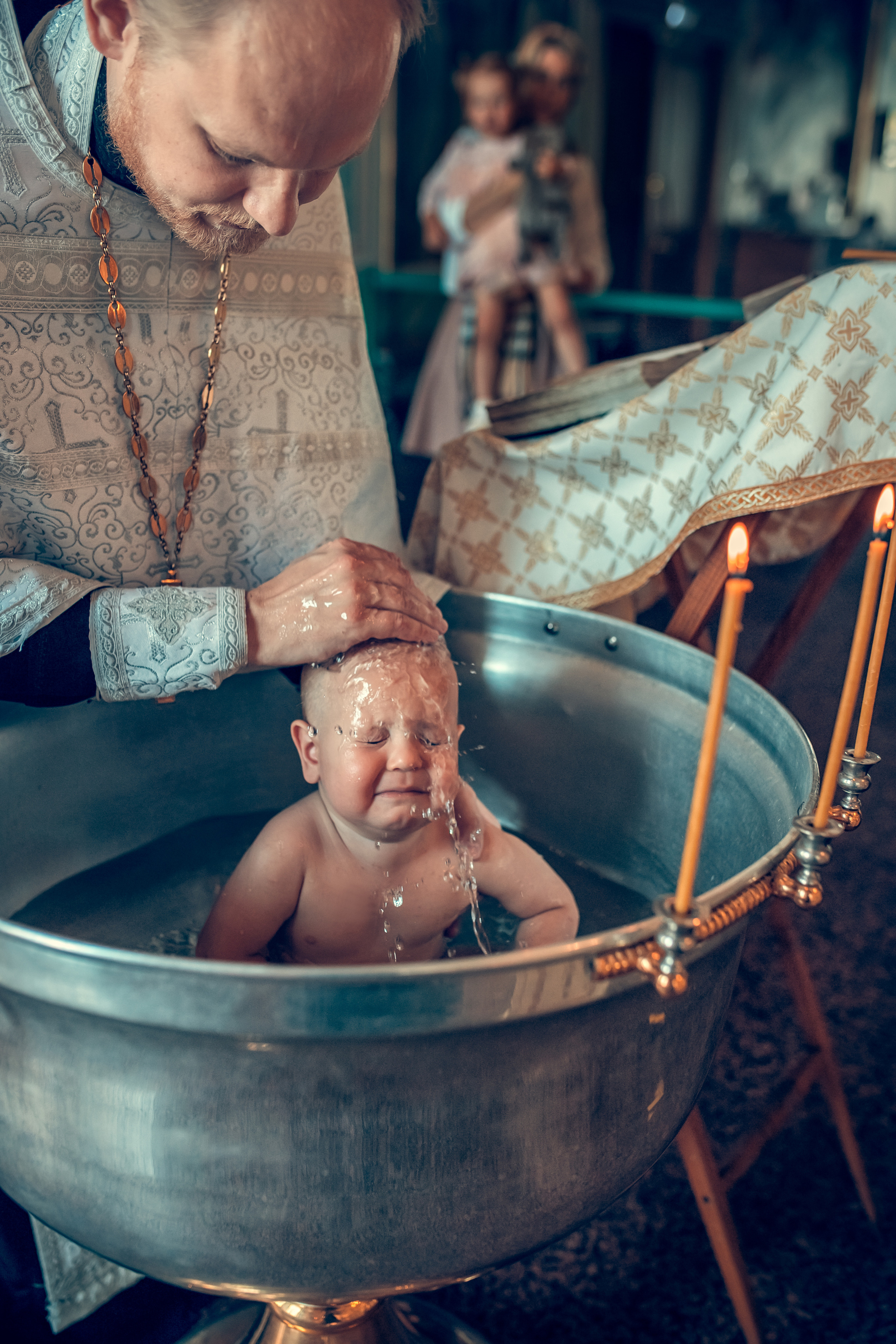 Крещение младенца Саввы в Храме Живоначальной Троицы в Копосово. Екатерина Крапивина фотограф церковных Таинств в Нижний Новгороде