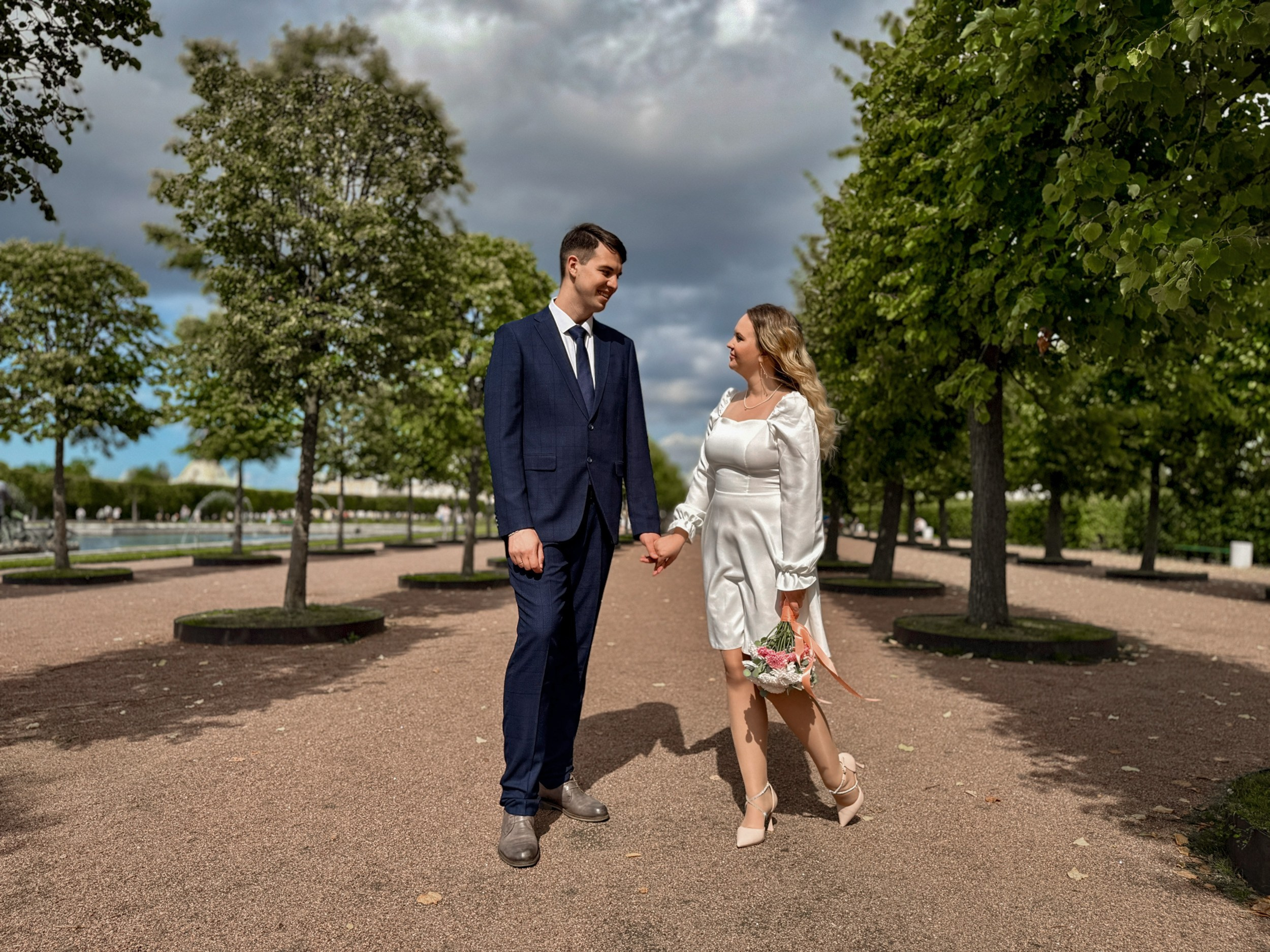 Фотосъёмка свадьбы на айфон в Петергофе. Фотограф Алексей Лукин. Свадьба, мероприятие, корпоратив, юбилей, фотосессия, портрет. Фотосъёмка в Санкт-Петербурге. Ретушь фотографий