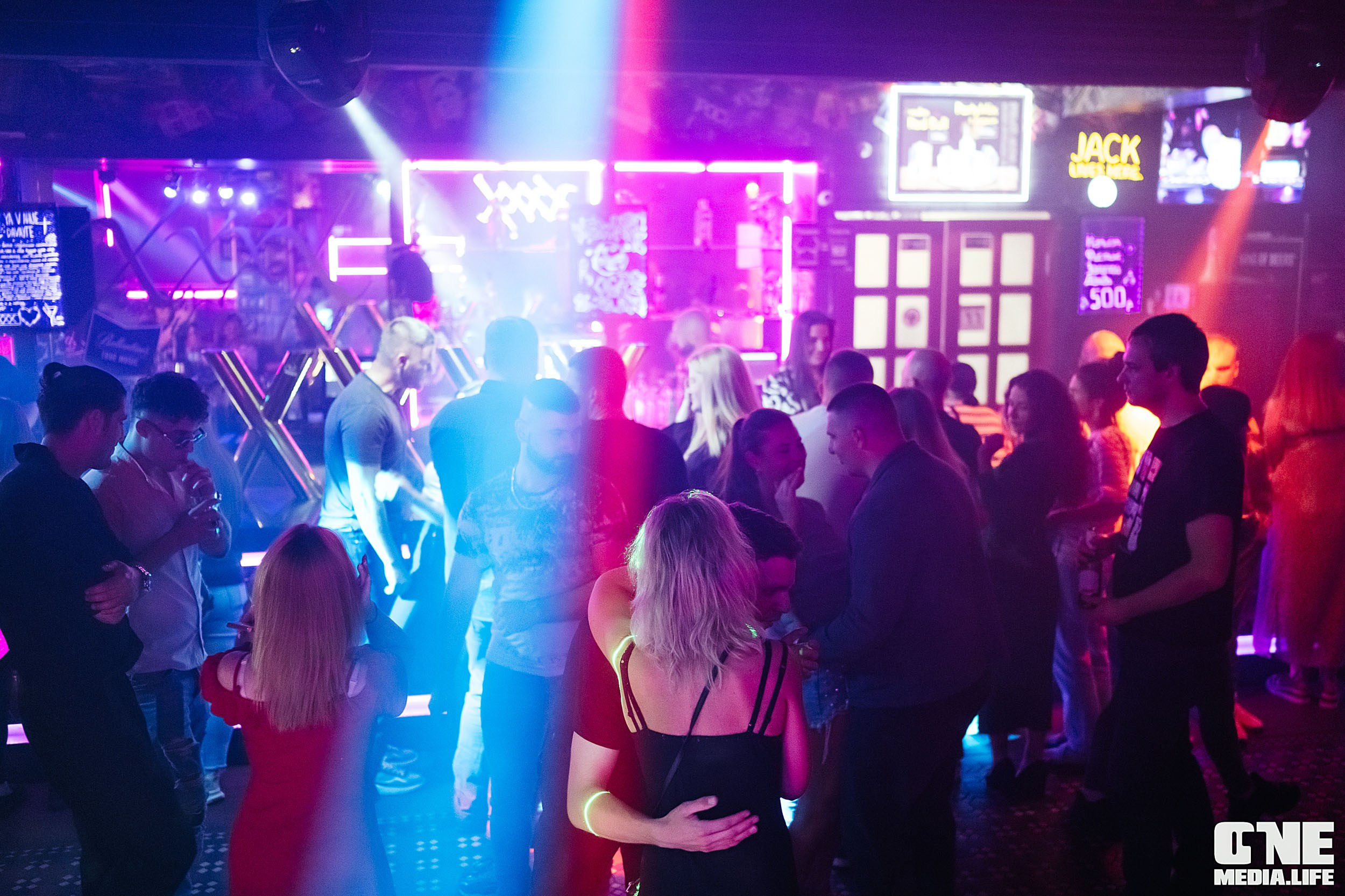Фоторепортаж из бара XxxX. One Media Life: фоторепортажи, фотоотчеты с мероприятий и заведений