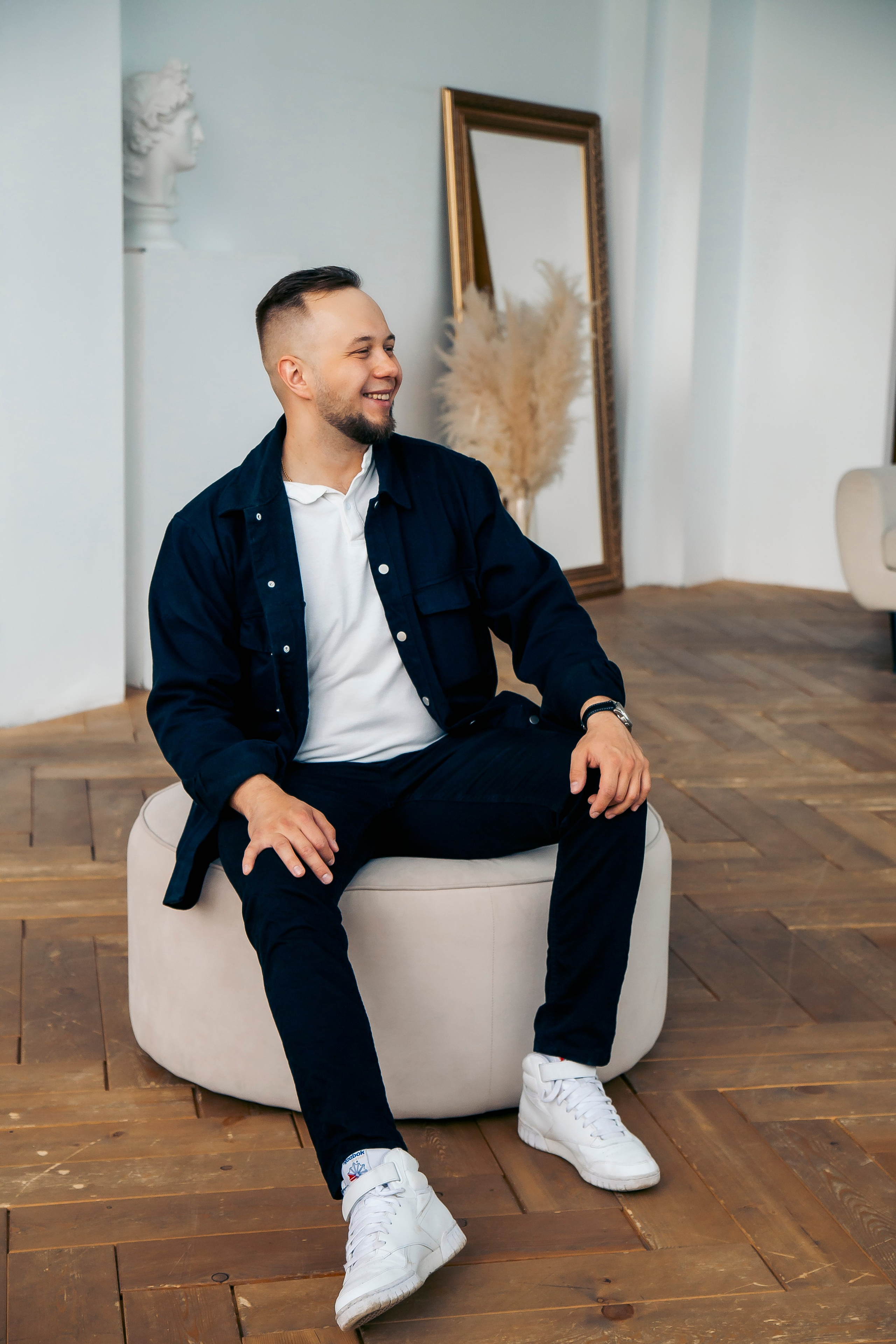 Индивидуальная мужская фотосессия в студии в Екатеринбурге. Свадебный, семейный фотограф, контент съёмка. Екатеринбург. Елена Граф