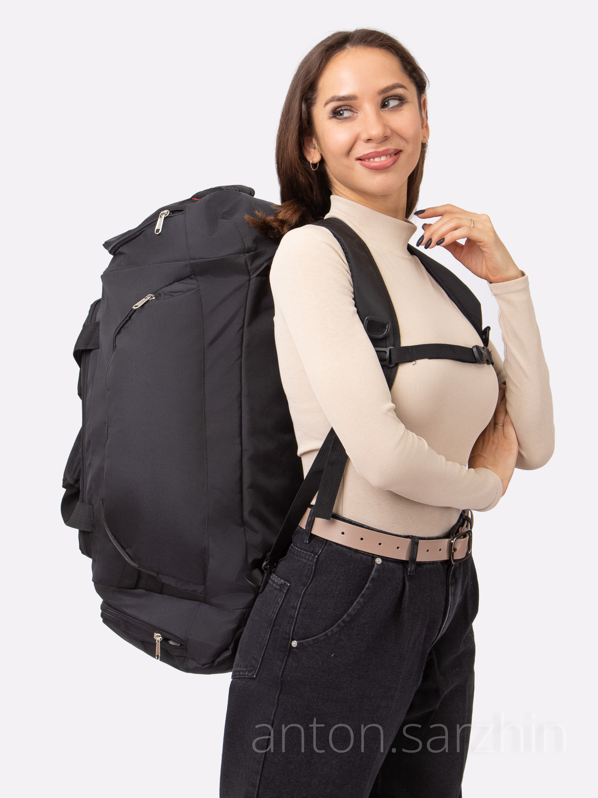 Съемка рюкзака на девушке