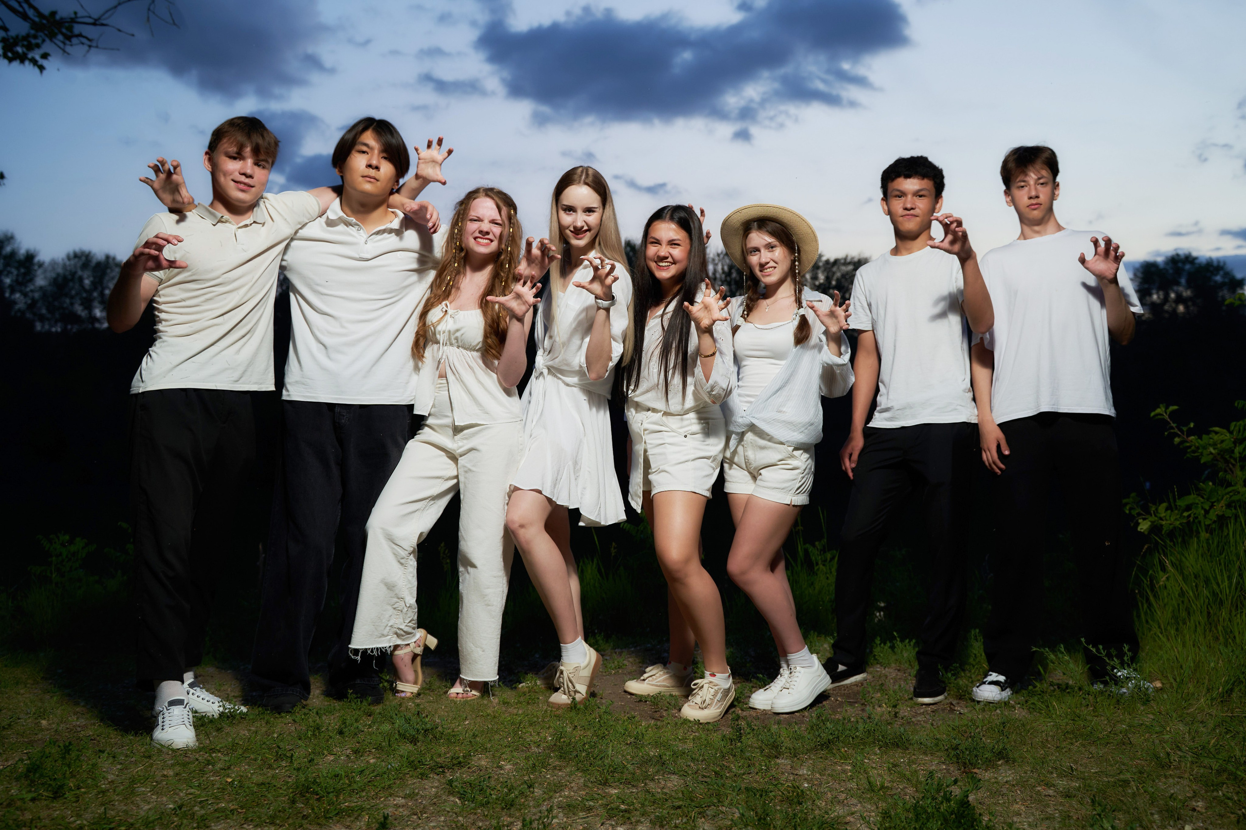 УСЛУГИ 9-11 КЛАССЫ. Школьный фотограф в Уральске, студия | Классный Школьный Альбом