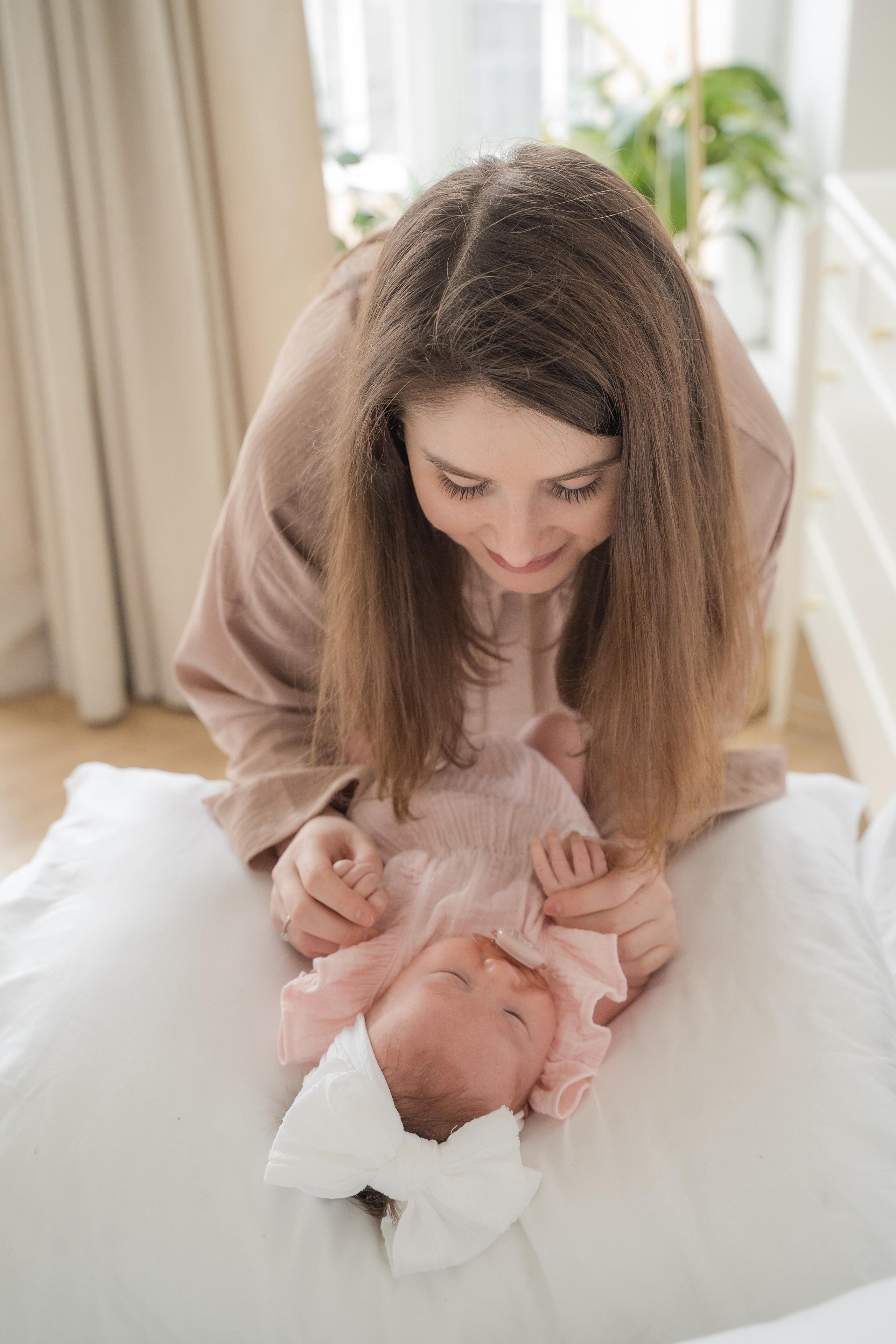 Лайфстайл фотосессия новорожденной в студии