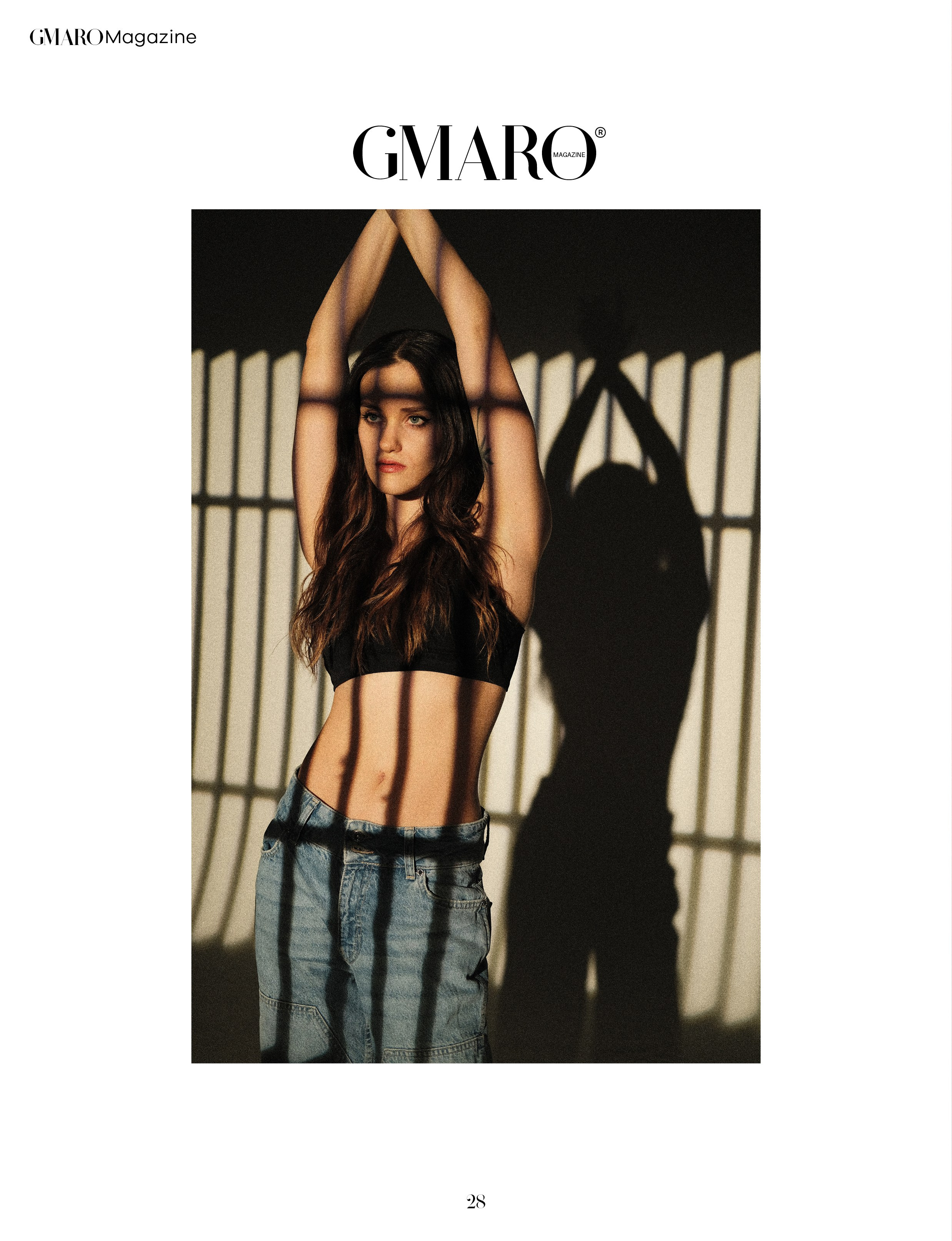 Девушка в топе