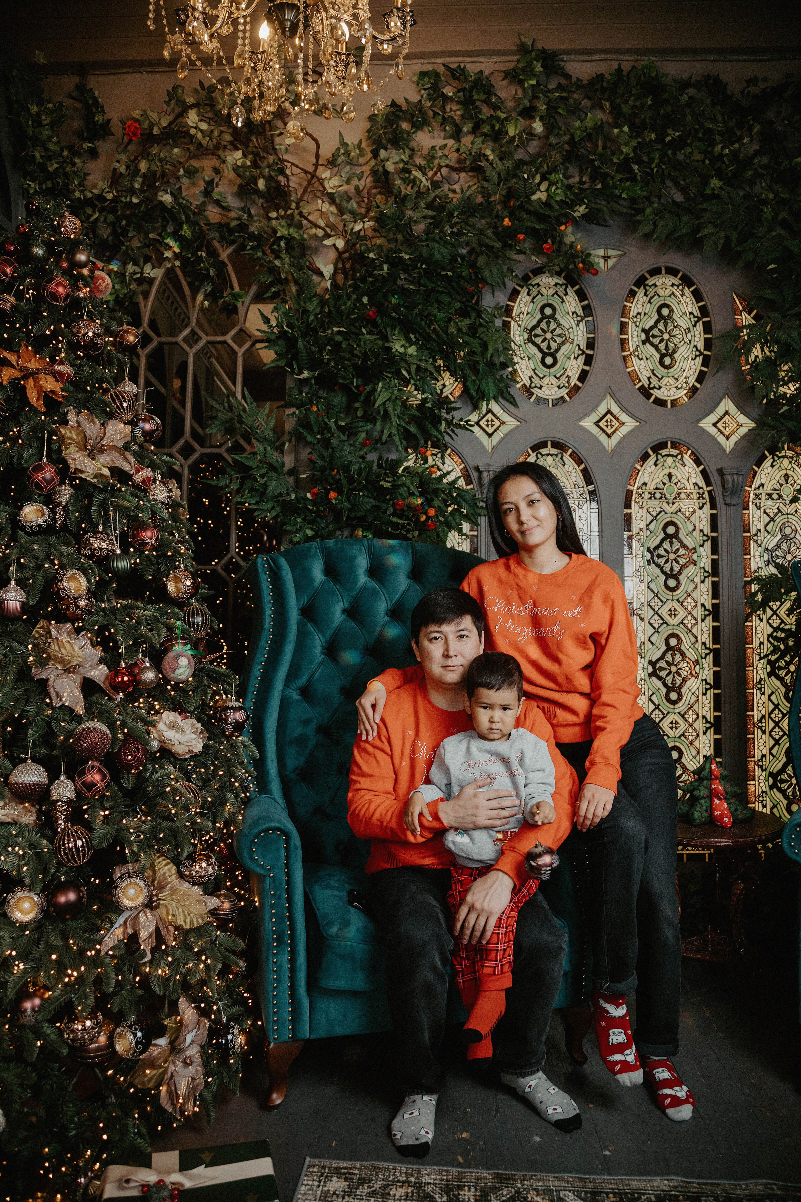 Семейная фотосессия Бахыт, Алем и Берика в фотостудии 2Stula. Свадебный, семейный и портретный фотограф в Алматы, Костанай