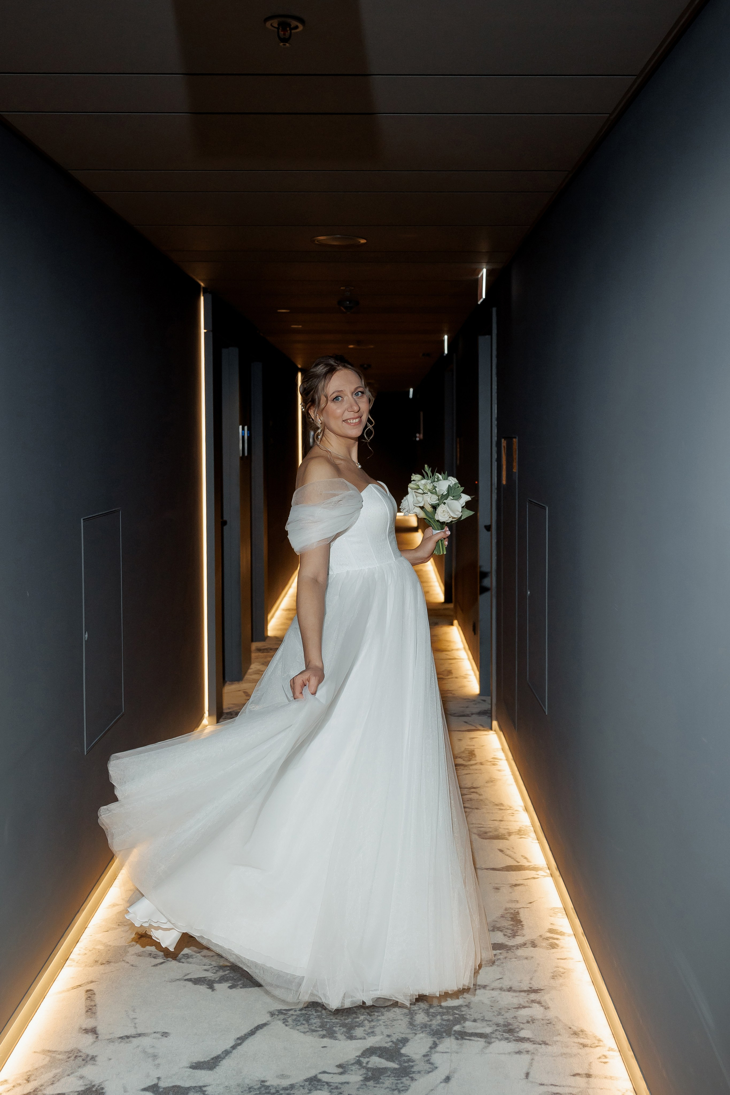 Свадебная фотосессия в отеле Movenpick Moscow Taganskaya. Свадебный фотограф в Москве Дарья Олендарёва