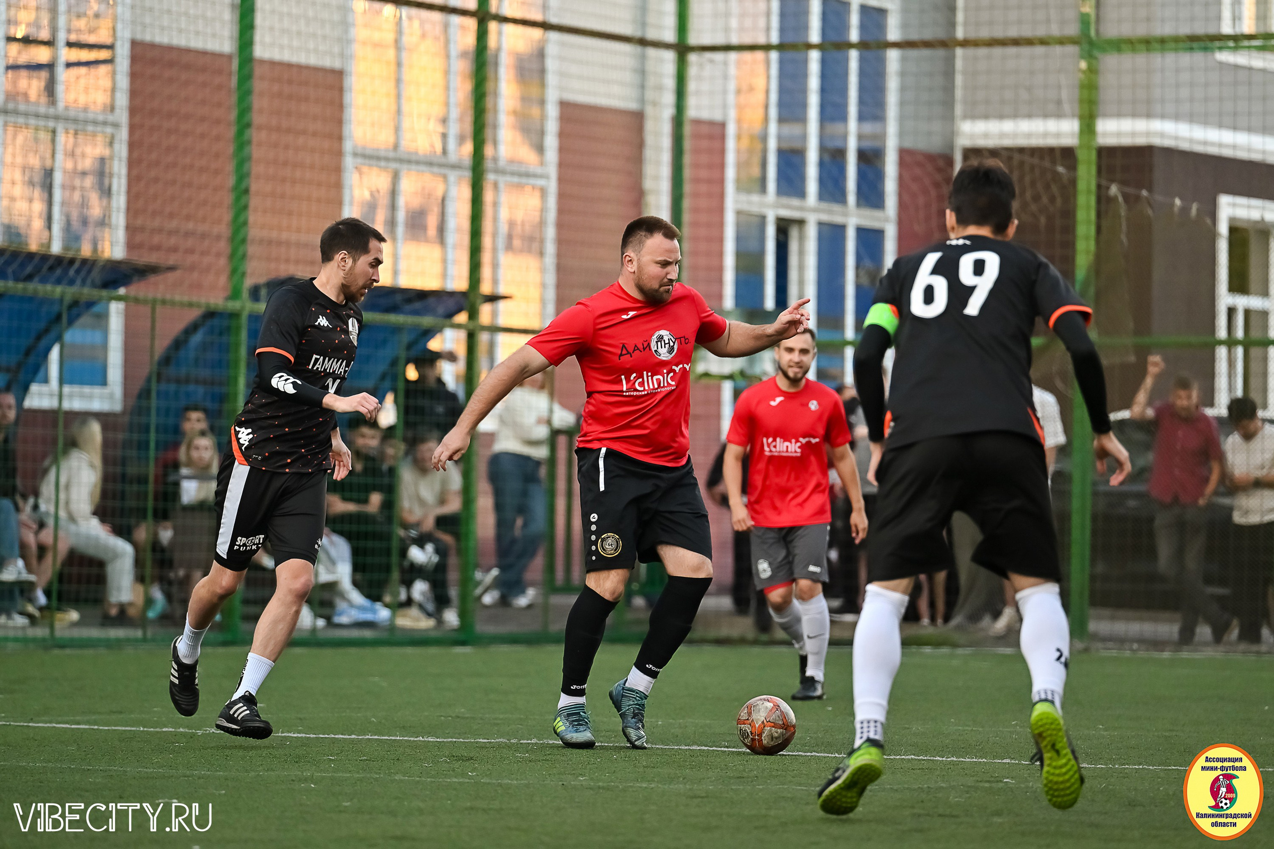 ИГРЫ МИНИ-ФУТБОЛЬНОЙ И КОРПОРАТИВНОЙ ЛИГИ. VIBECITY.RU Вайб Сити Ру Фоторепортажи Фотоотчеты Калининград