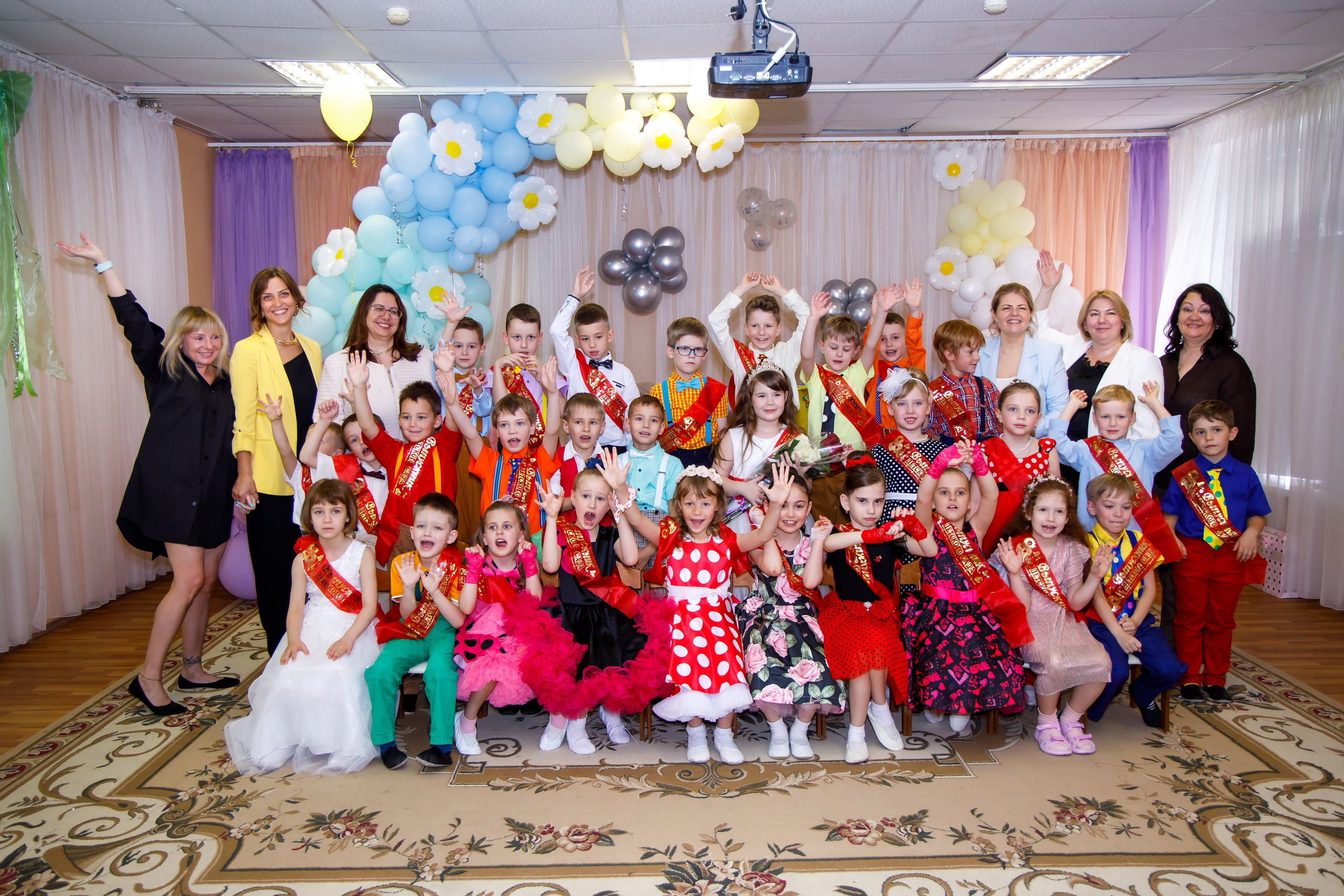 ВЫПУСКНОЙ ДЕТСКИЙ САД группа НАСЛЕДНИКИ. Профессиональная фото и видеосъемка. Москва