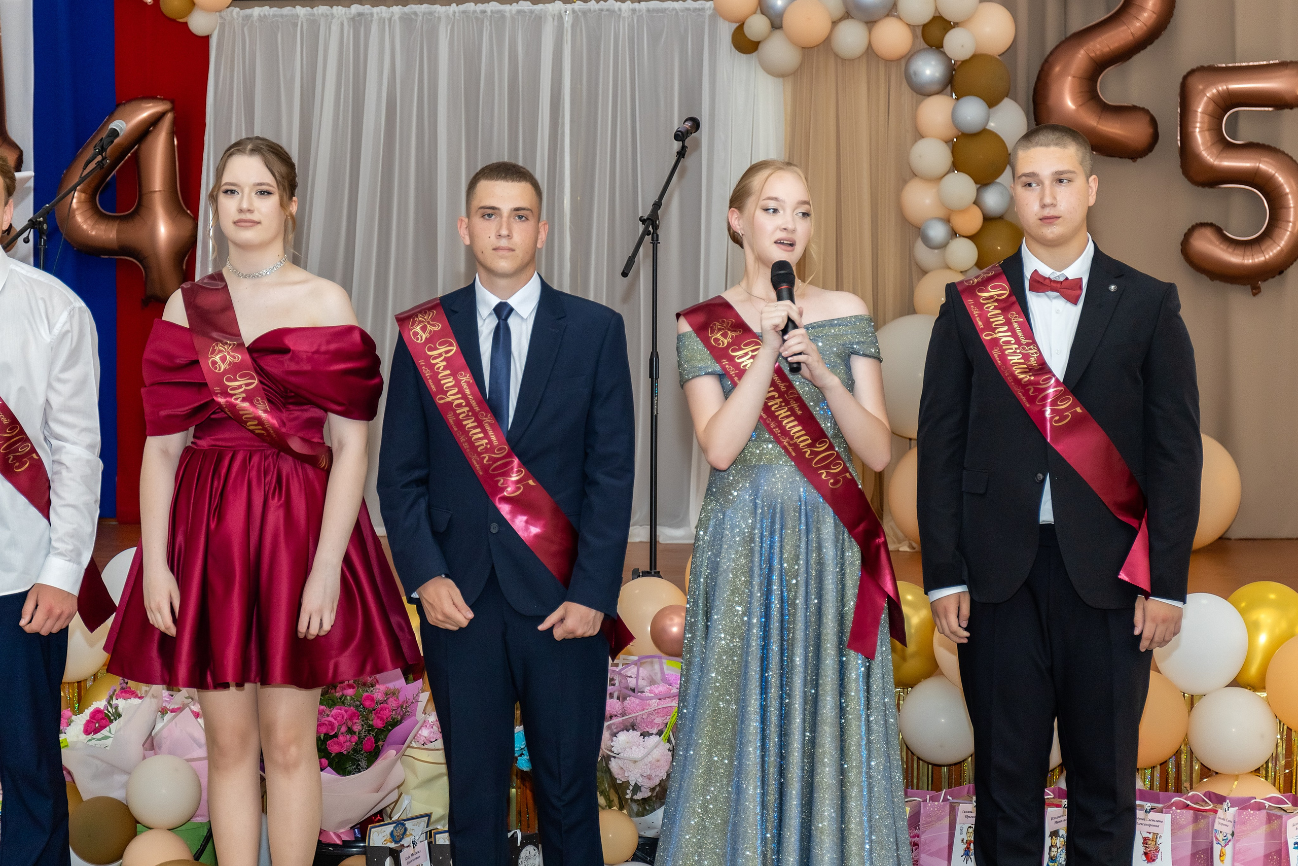 Выпускной. Школа 22, 11 класс. Стильный выпускной альбом Владивосток фотограф Вероника Мигачева