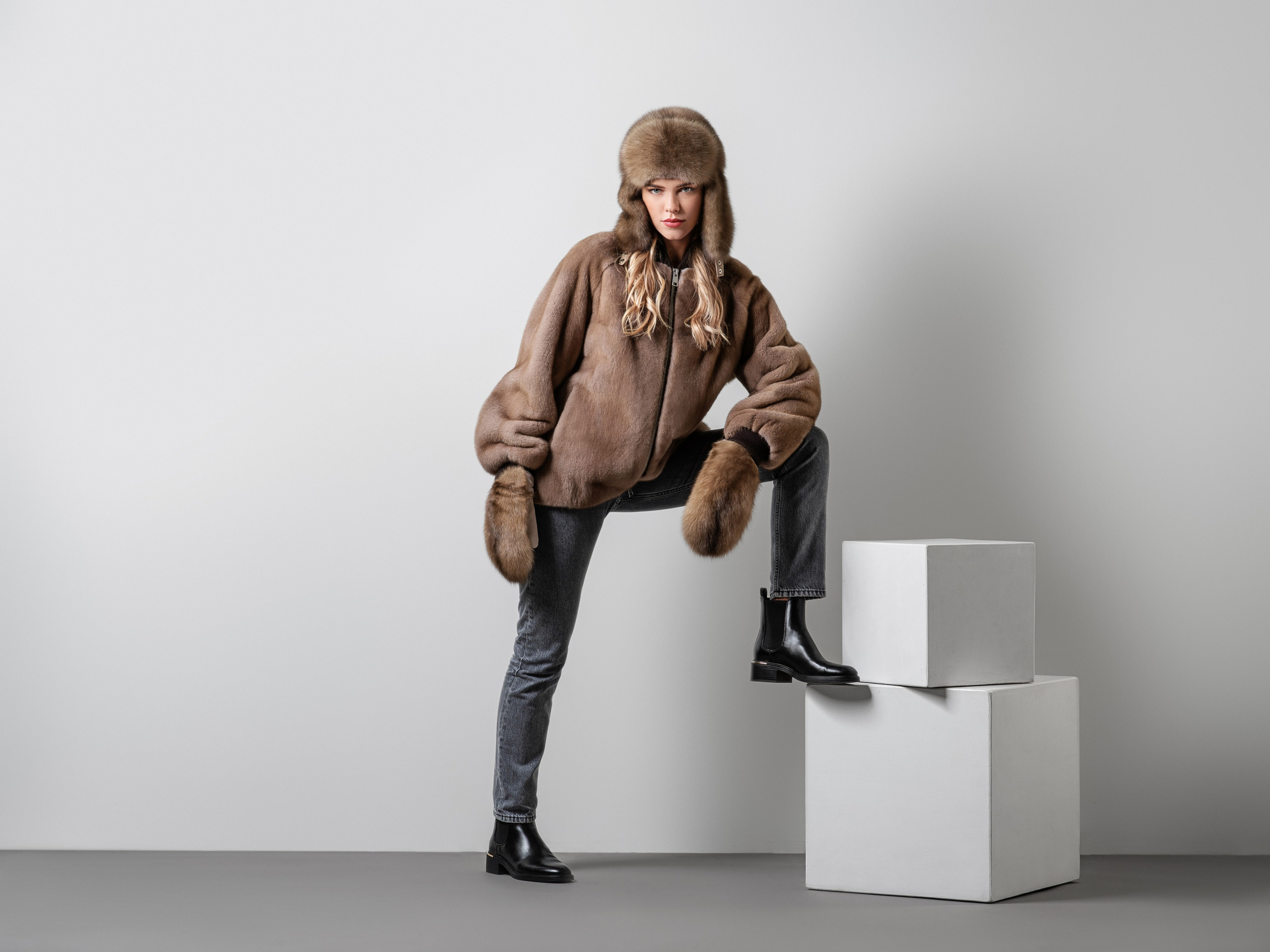 Editorial retouching: сложная пластика и цветокоррекция для fashion lookbook.