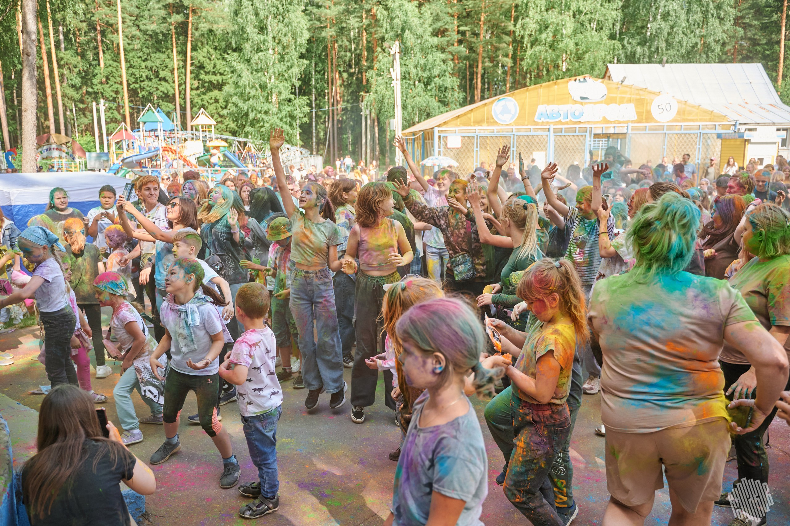 Краски 2024 Иваново Парк Харинка. Фотограф в Иваново: Каталожная съемка одежды и постельного белья, Wildberries