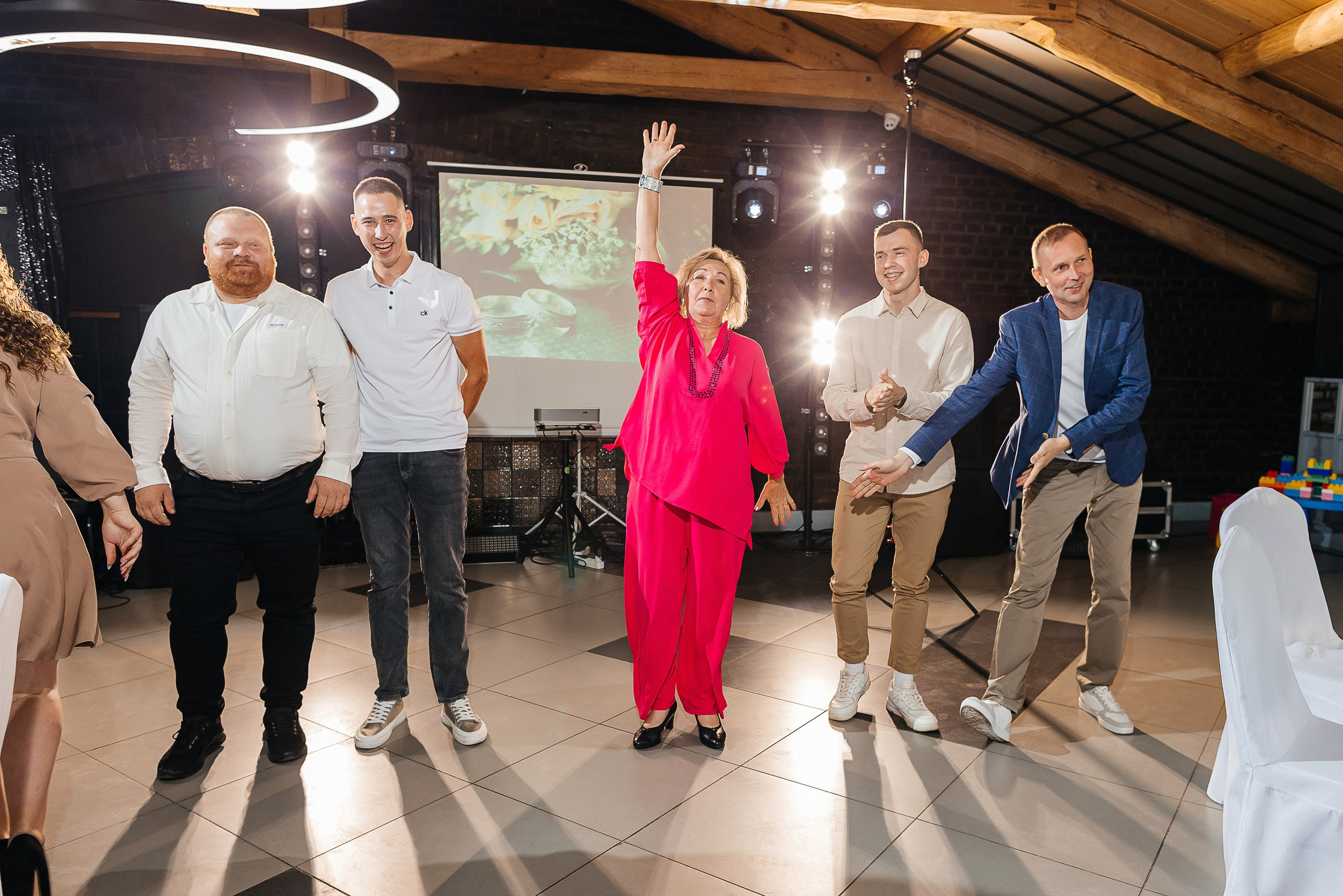 Чувственная первая встреча пары в отеле. Олег Сверчков | Свадебный фотограф Вологда