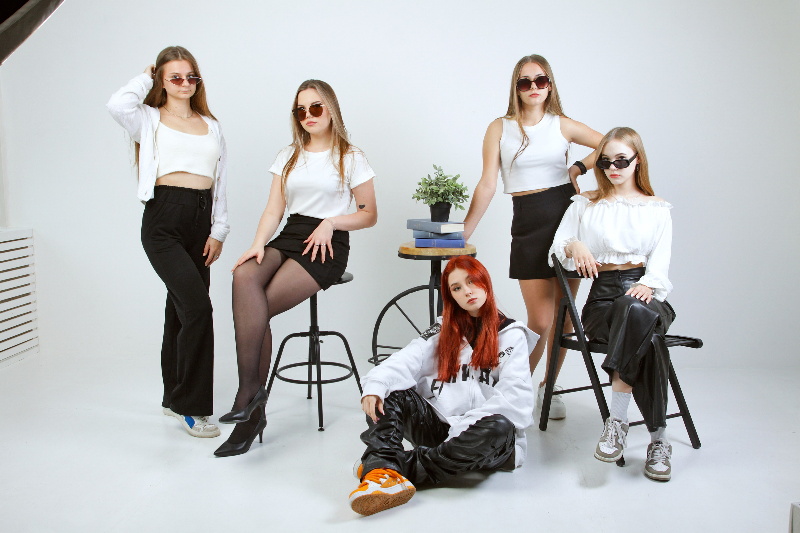 Съемка старшеклассников в студии «СОВА» г. Таганрог. Выпускные альбомы в Таганроге и Ростовской Области