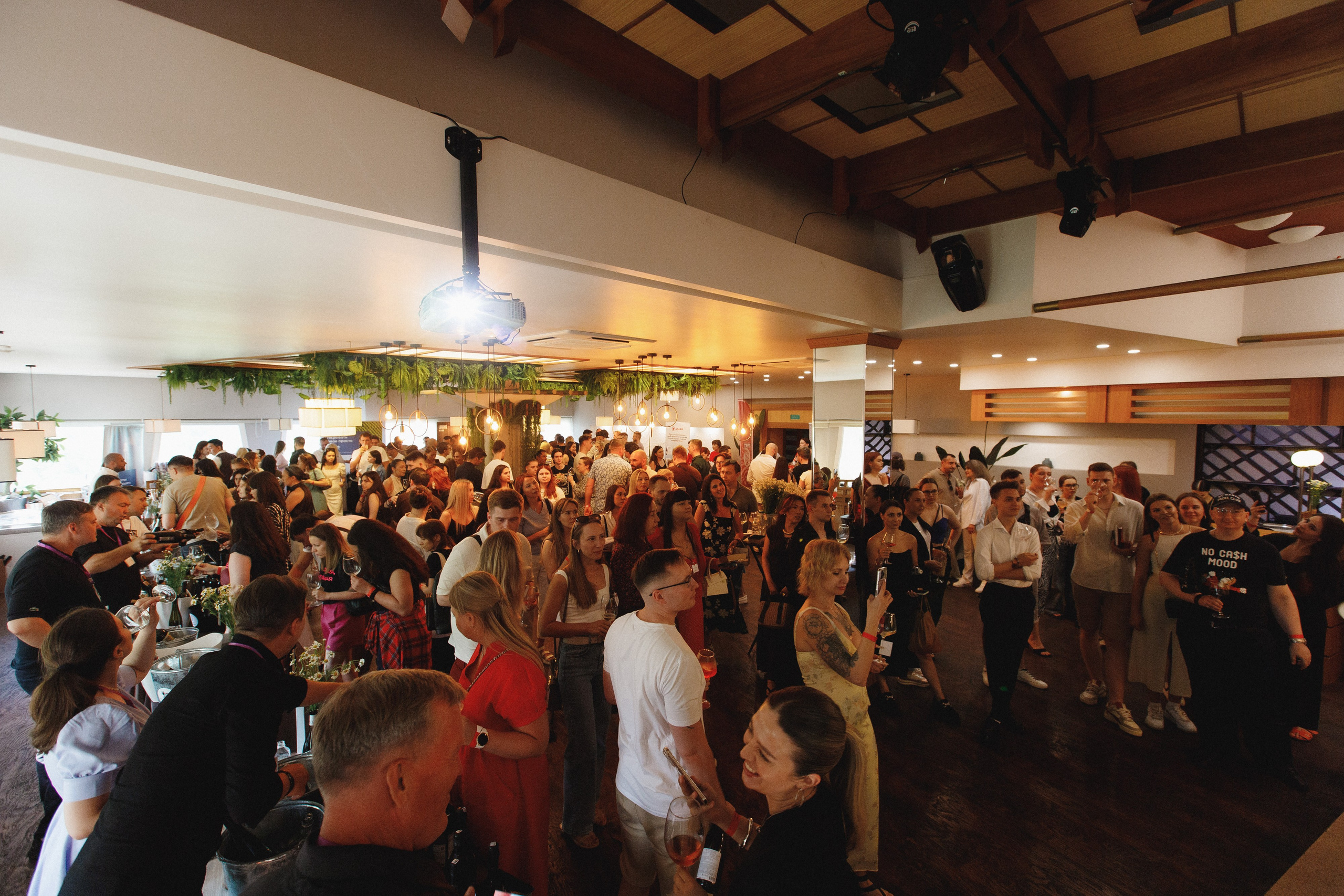 ФЕСТИВАЛЬ РОССИЙСКОГО ВИНА. СВОИ. ФОТООТЧЕТЫ-СОБЫТИЯ-МЕСТА