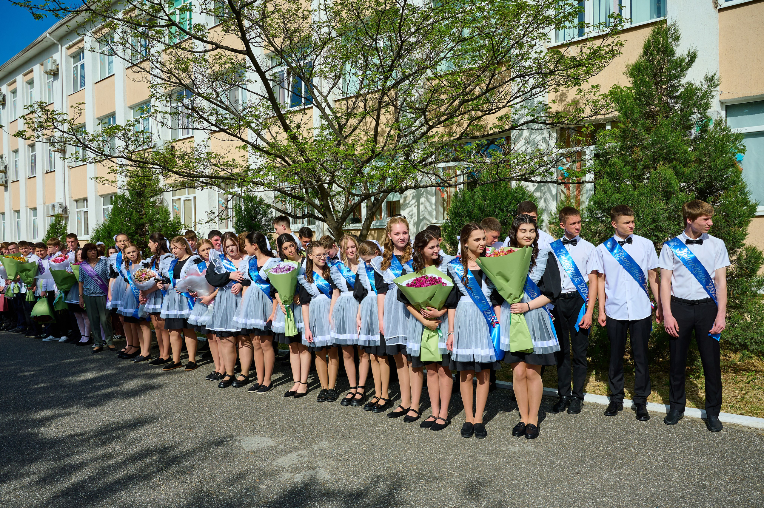 Последний звонок 2025. Жизнь курорта Кабардинка в фотографиях