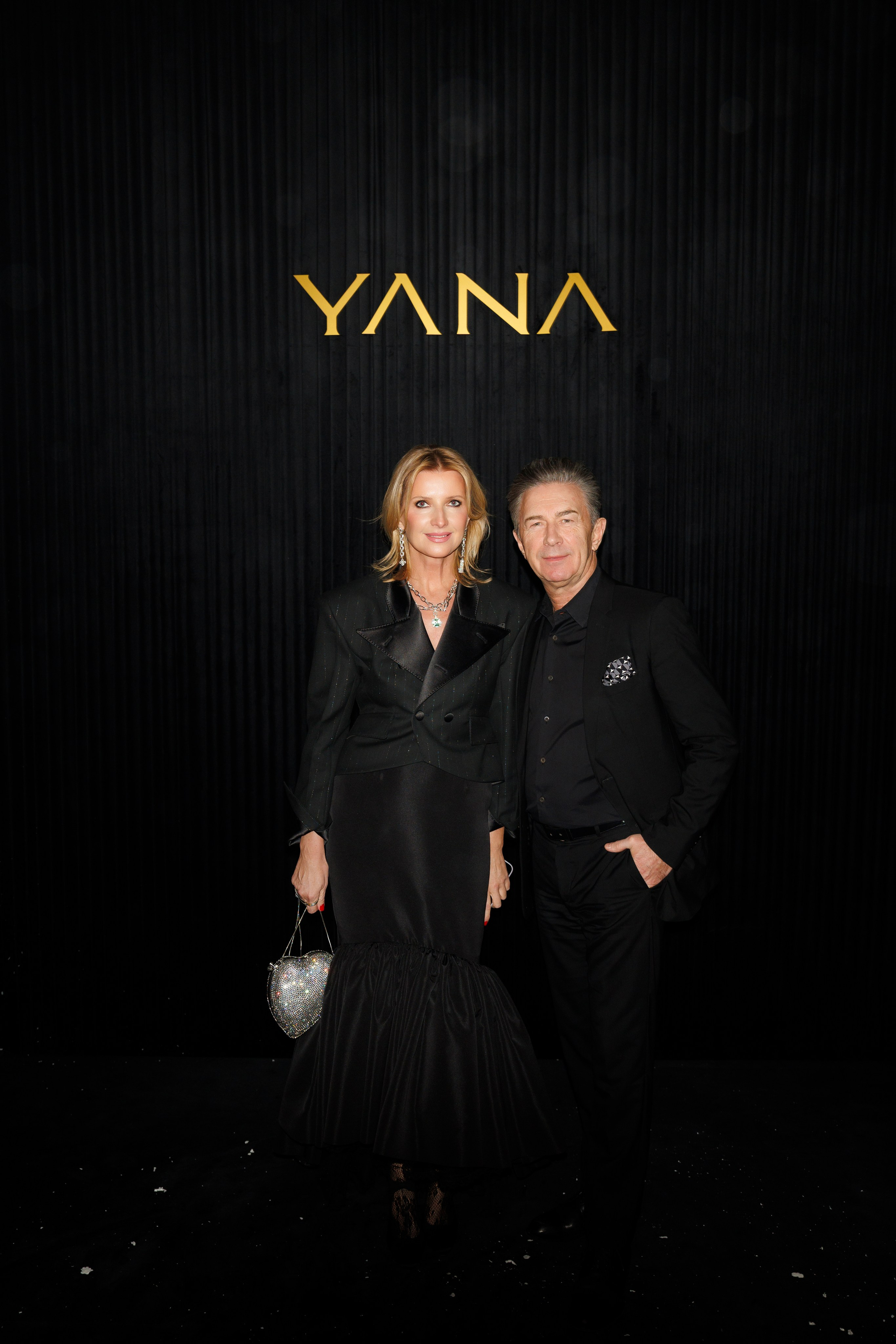 «Снежный Бал» Яны Раскаваловой. «Птичка на проводе»: информационный портал в Москве