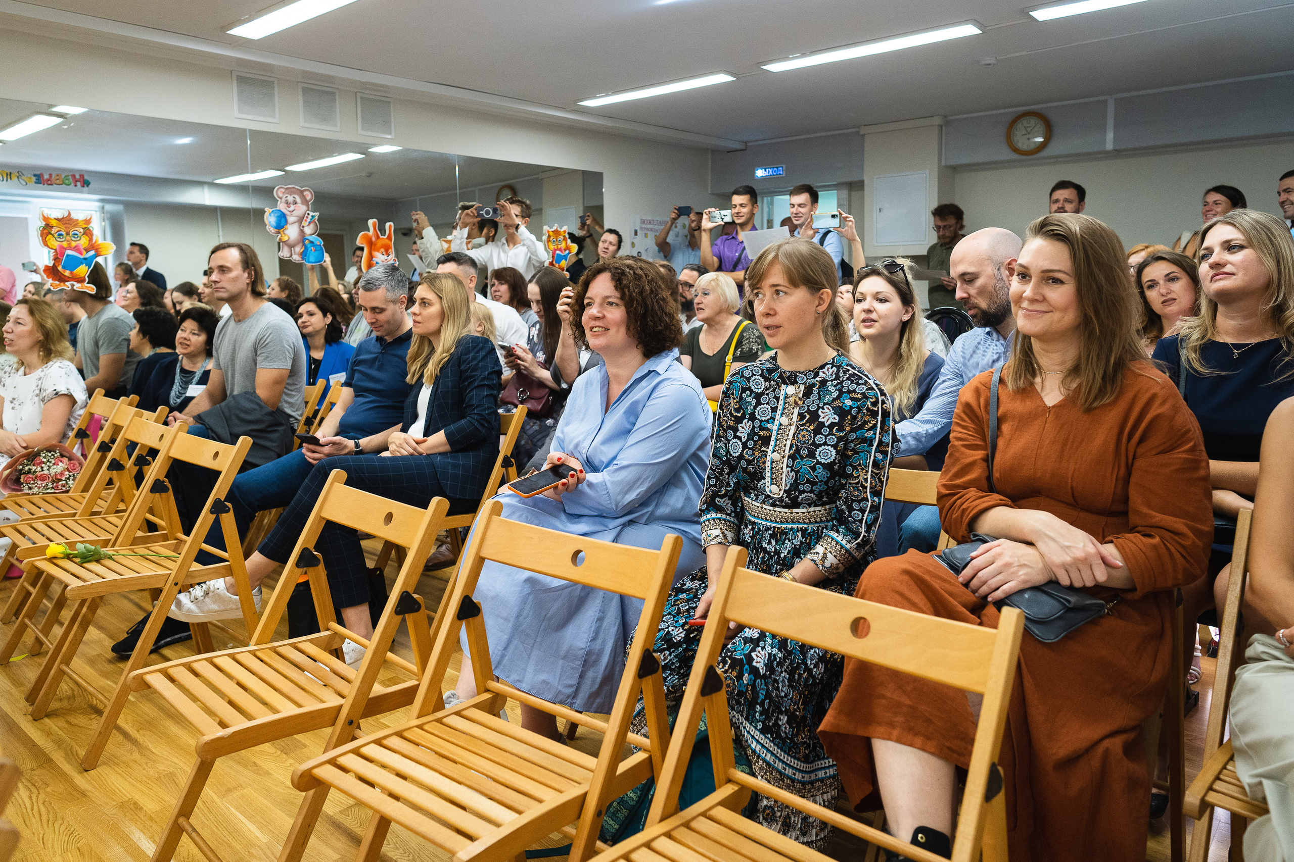 1 сентября праздник в школе ученики учителя гимназия частная школа первоклассники гимназисты фотосъемка в школе фотограф на детский праздник