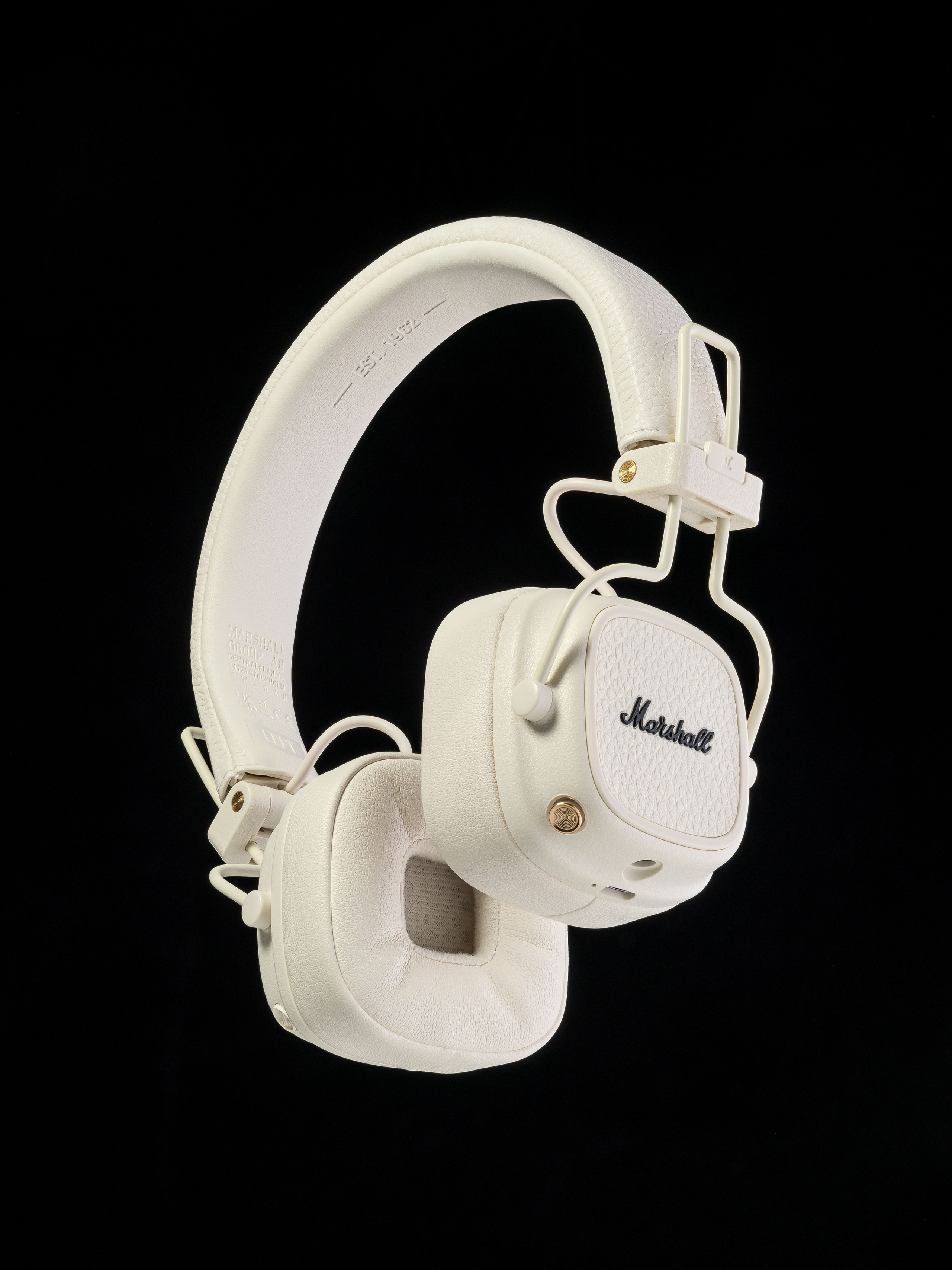 Фотограф для маркетплейсов в Зеленограде Константин Фадеев, обучение и консультации по съёмкам фото и видео