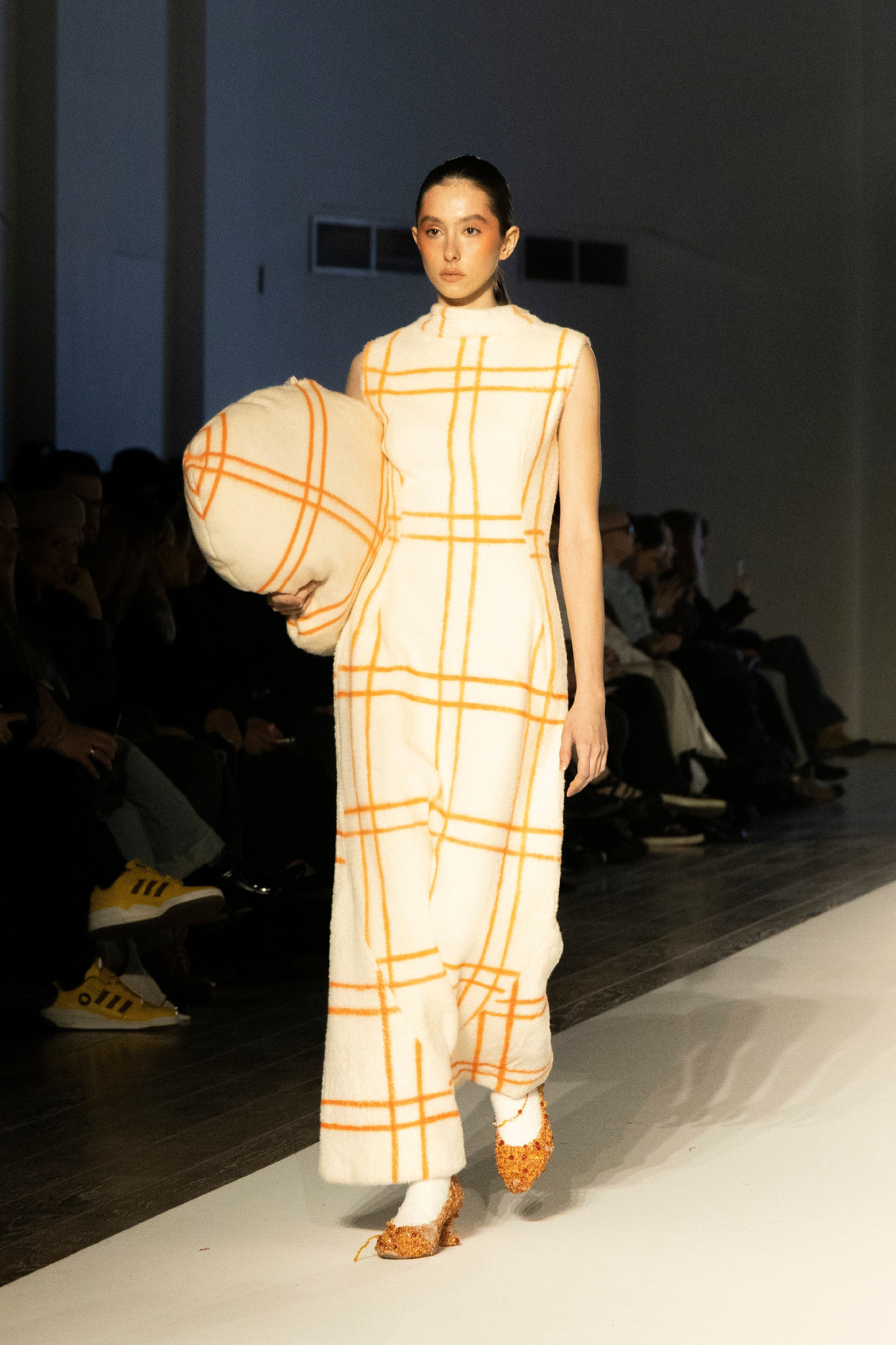 ДЛТ Собака.ru показ победителей конкурса «Новые имена в моде 2025». FOTOFAQ SKOOL г. Санкт-Петербург: очные, дистанционные и онлайн курсы фотографии