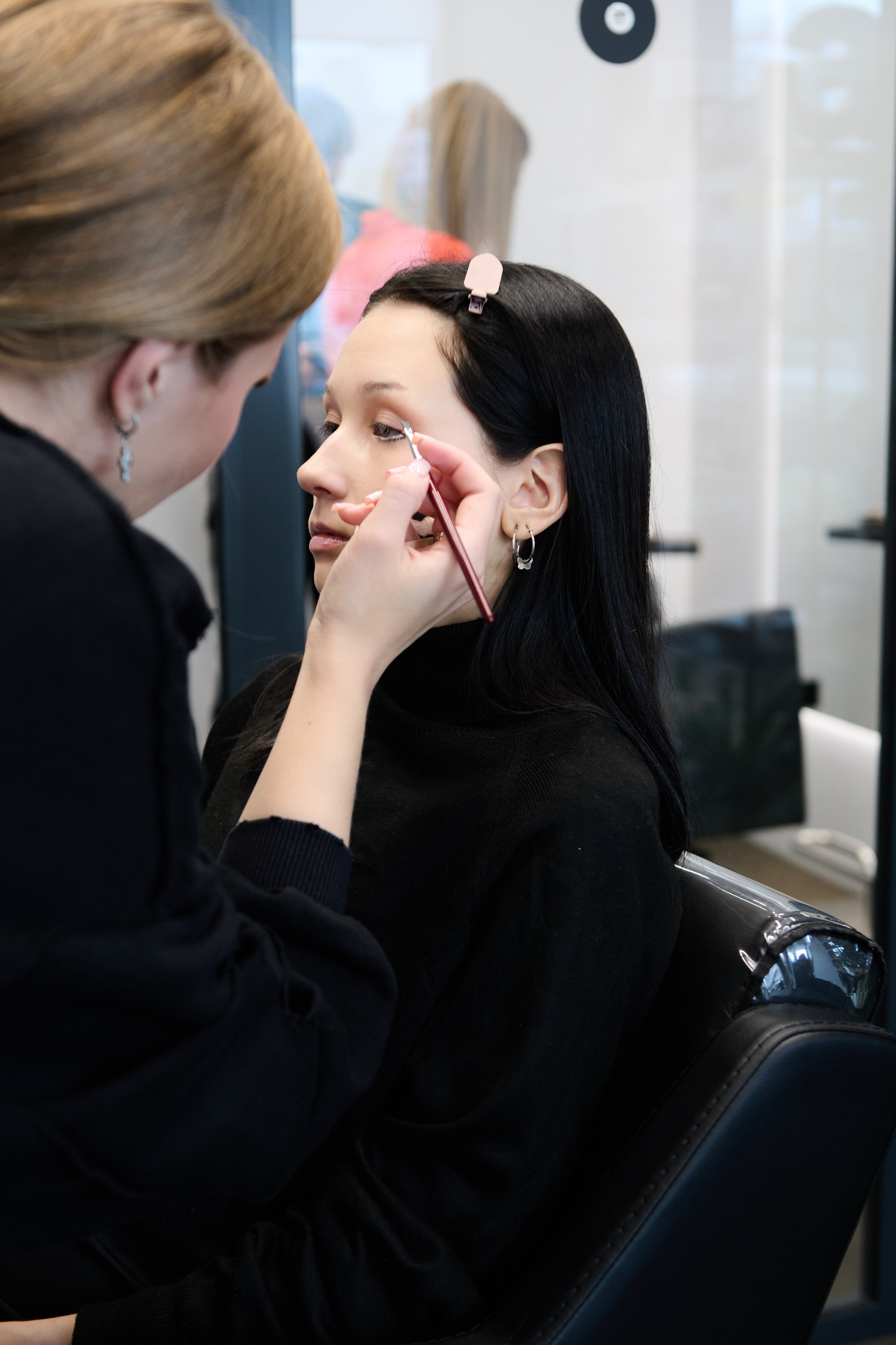 Фотосессия в салоне красоты. Подготовка моделей к съемкам. Репортажный и семейный фотограф — Шелихов Сергей