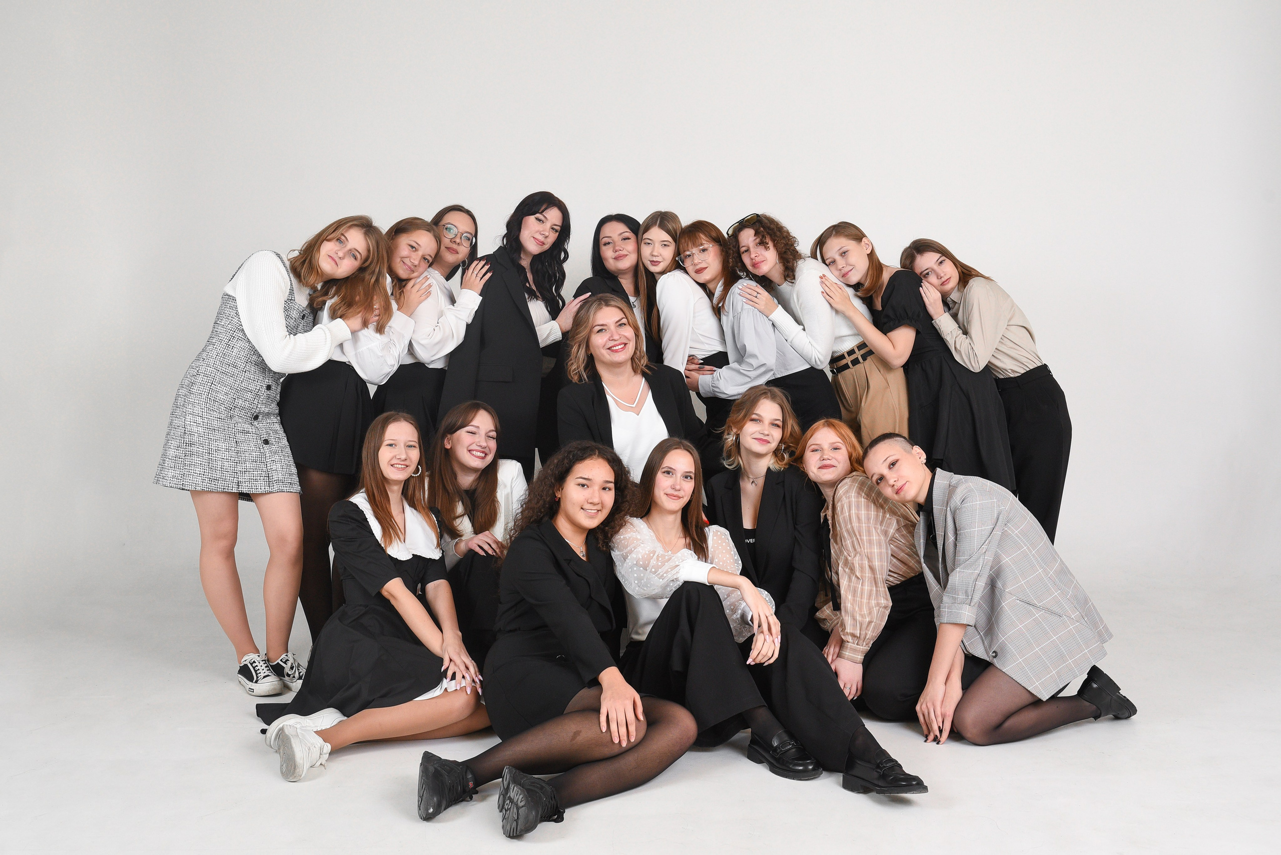 Анонс фотосессии для ребят с 56 школы 11 класса. Выпускные альбомы в Кургане, Твой альбом, Книга