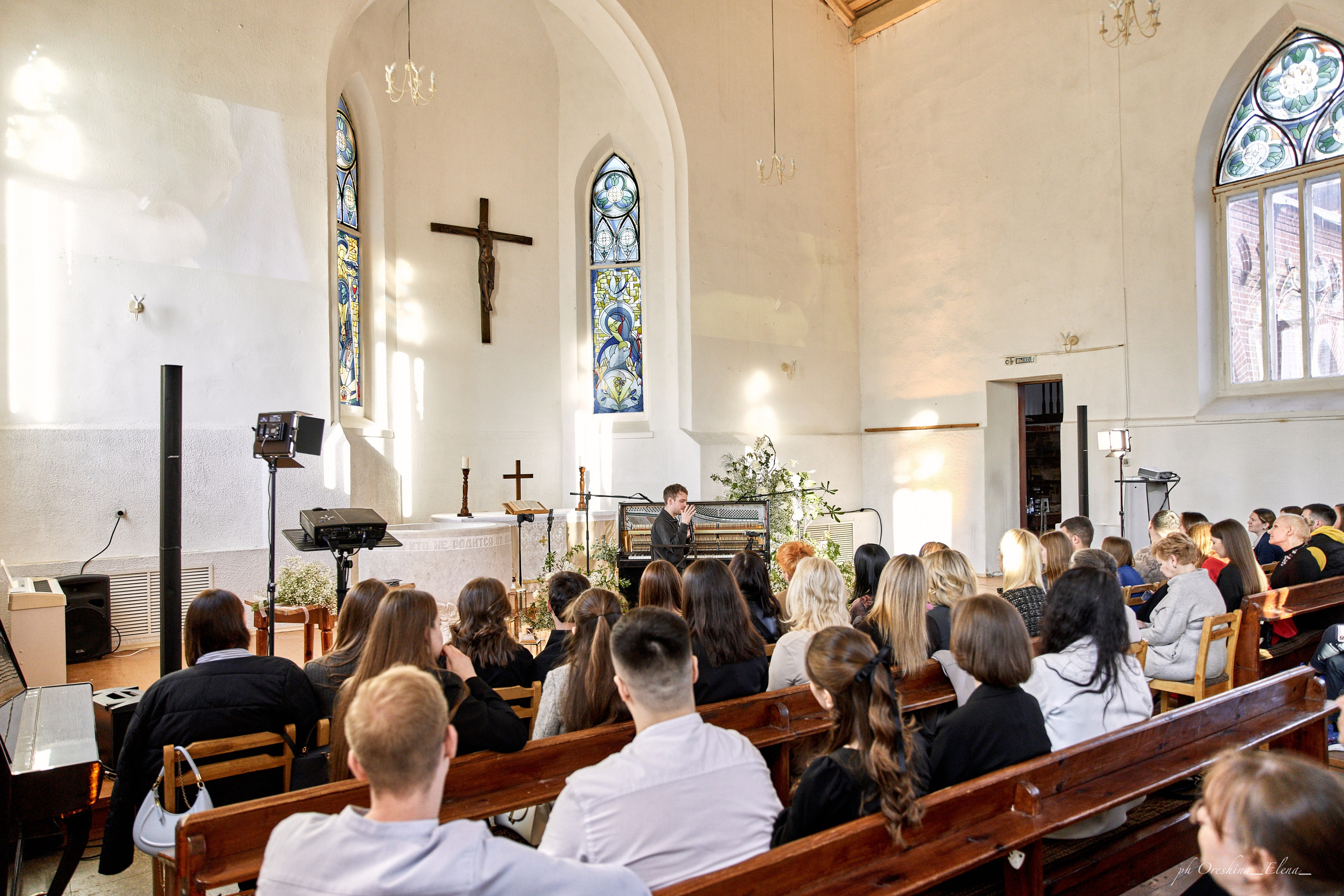Концерт Дениса Стельмаха. Ульяновск, Евангелическо-Лютеранская церковь Св.Марии. Свадебный и семейный фотограф в Ульяновске Орешина Елена