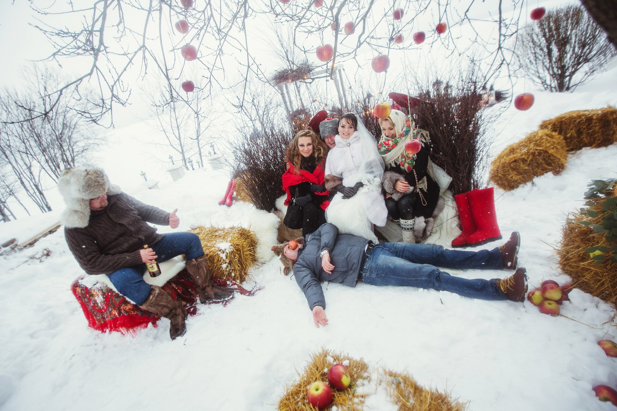 Зимняя свадьба в русских традициях. Семейный, портретный и свадебный фотограф в Санкт-Петербурге и Москве