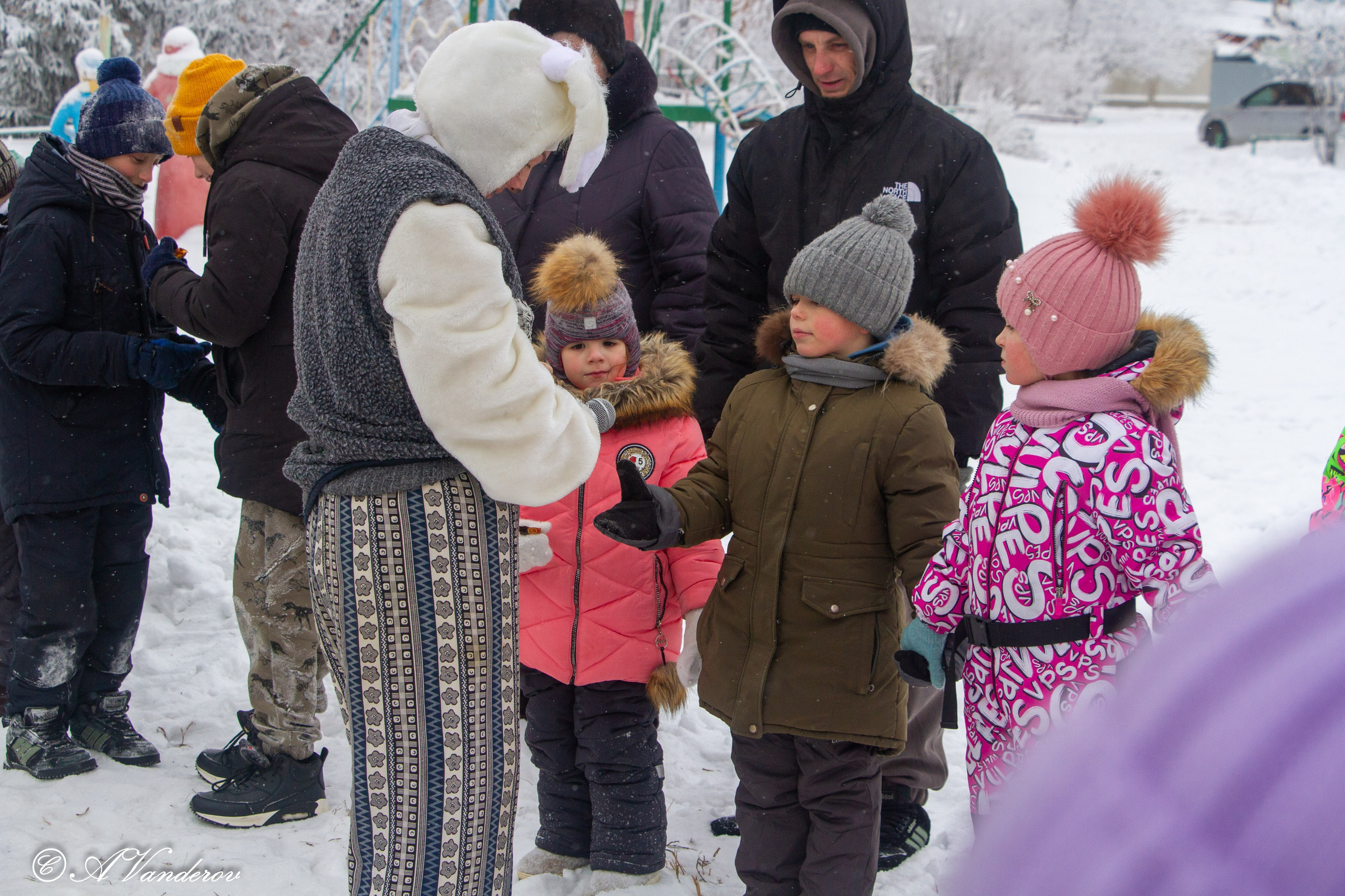 Праздник во дворе, ул. Осташковская-20. Фотограф Омск | Александр Вандеров
