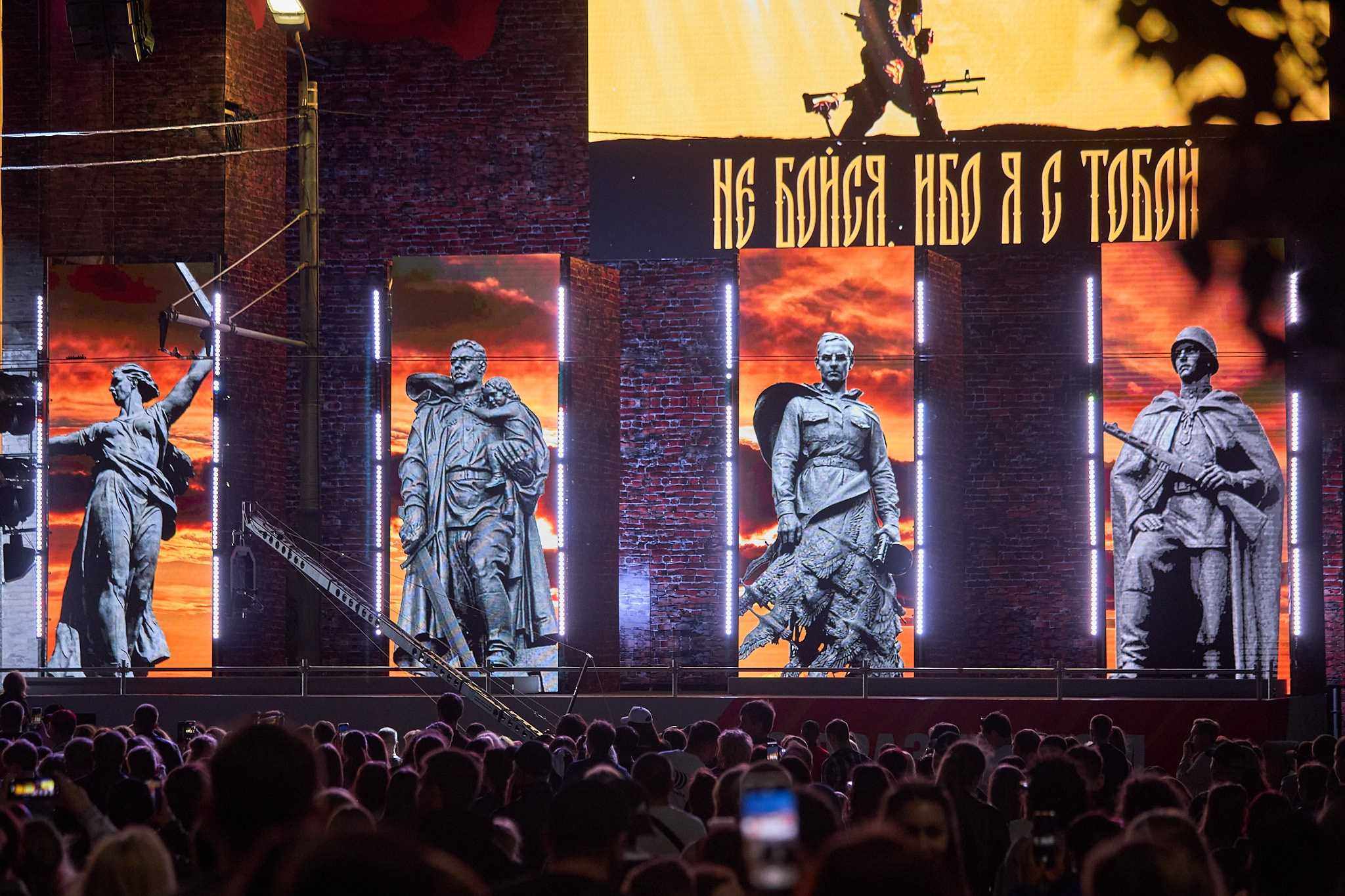 Концерт 9 мая 2025 года на соборной площади. Фотограф Омск | Александр Вандеров