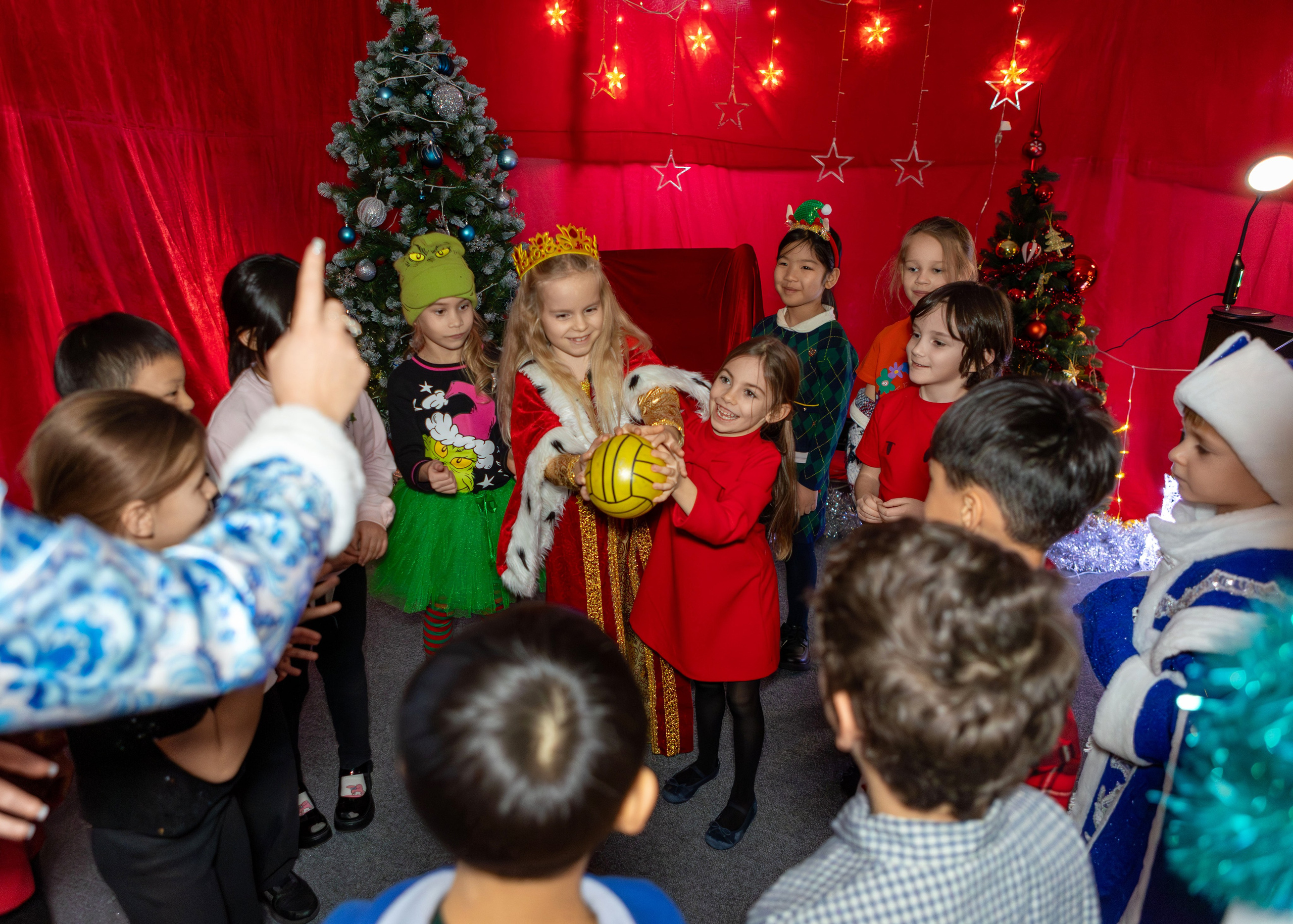 Christmas Celebration at The International School of Moscow. Школьный фотограф и выпускные альбомы | SHKOLBook