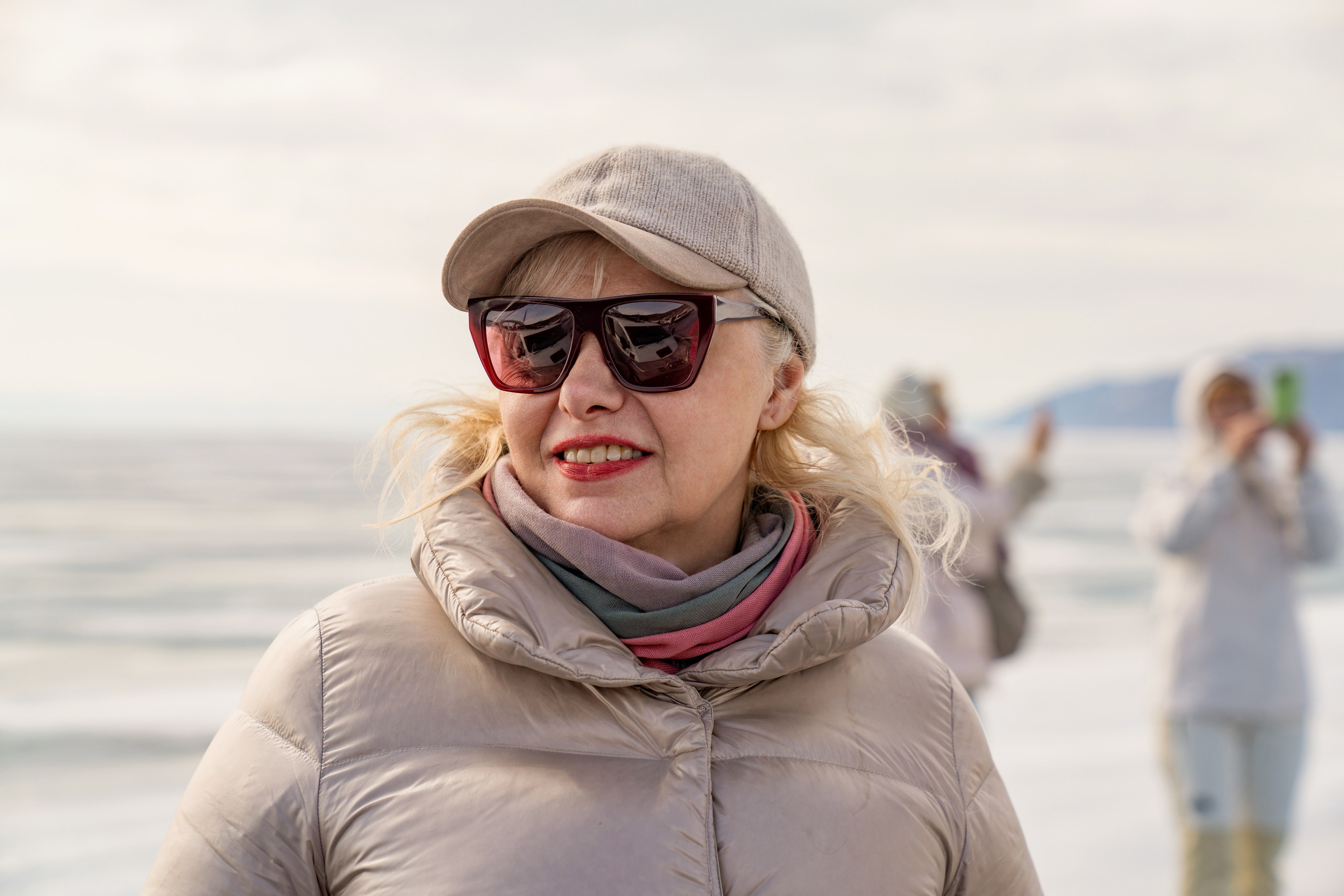 Занимаюсь профессиональной фотографией и живу рядом с Байкалом. Работаю в разных жанрах