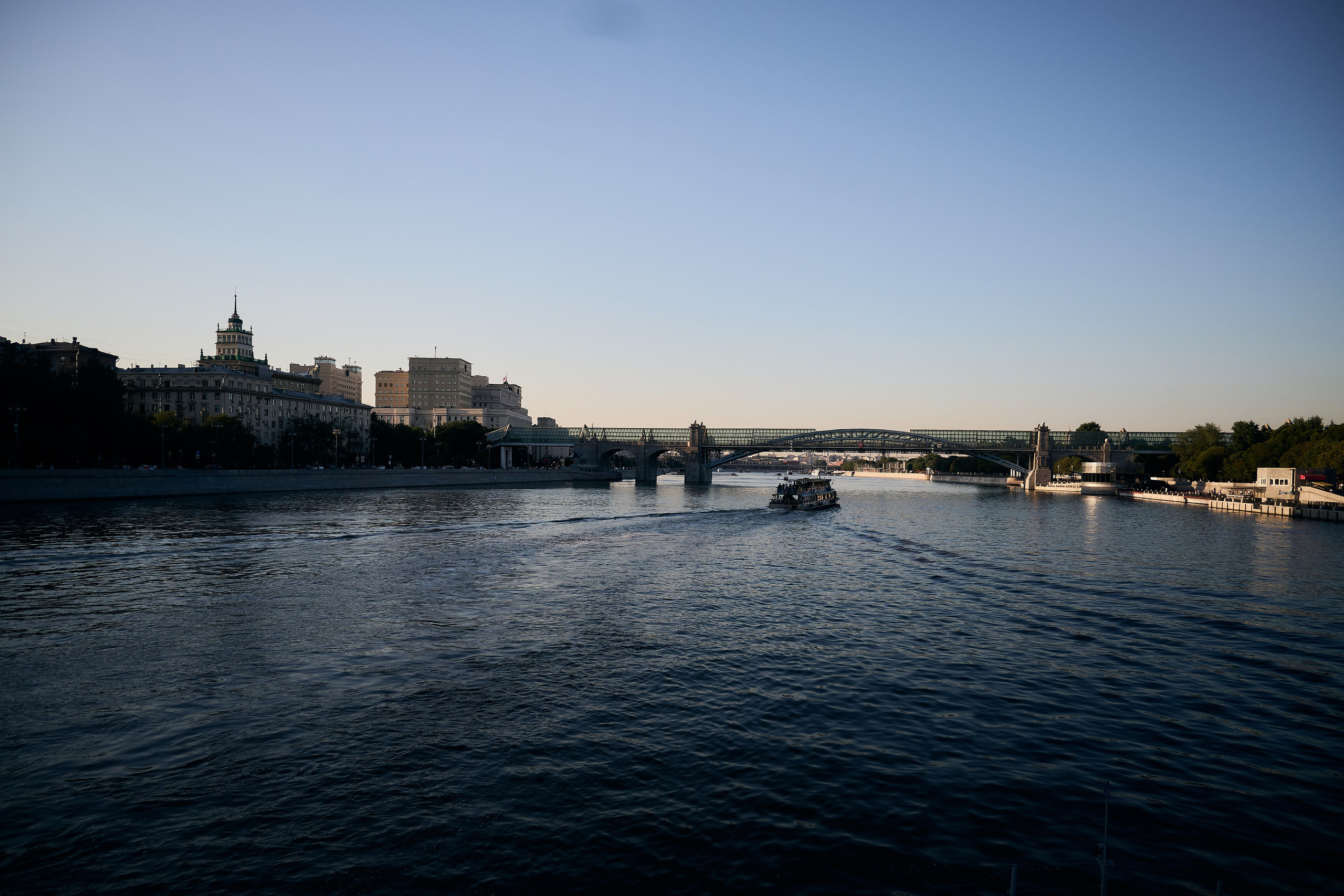 Прогулка на кораблике по Москва-реке. Фотограф Роман Адлер