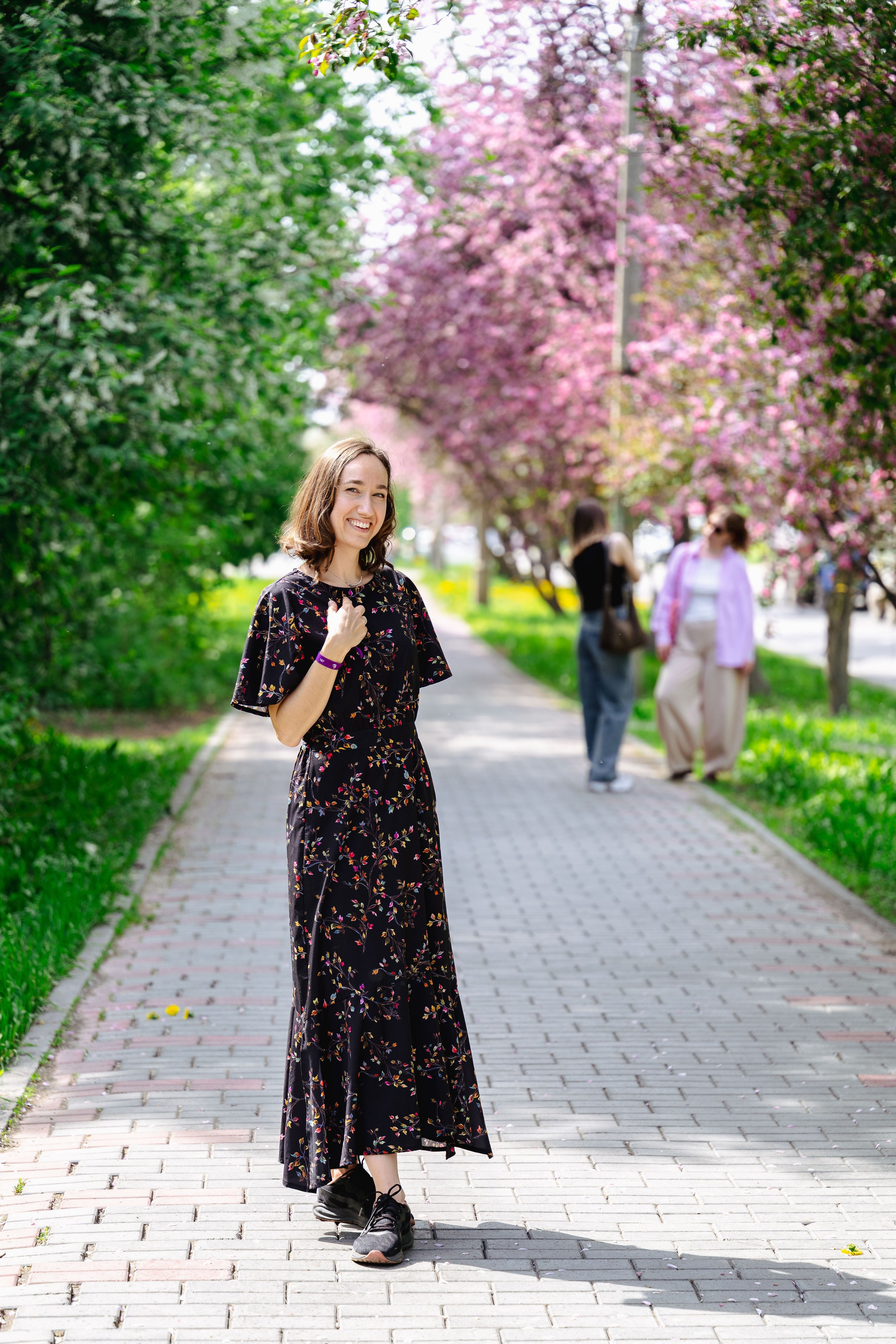 фотосессия в цветущих яблонях