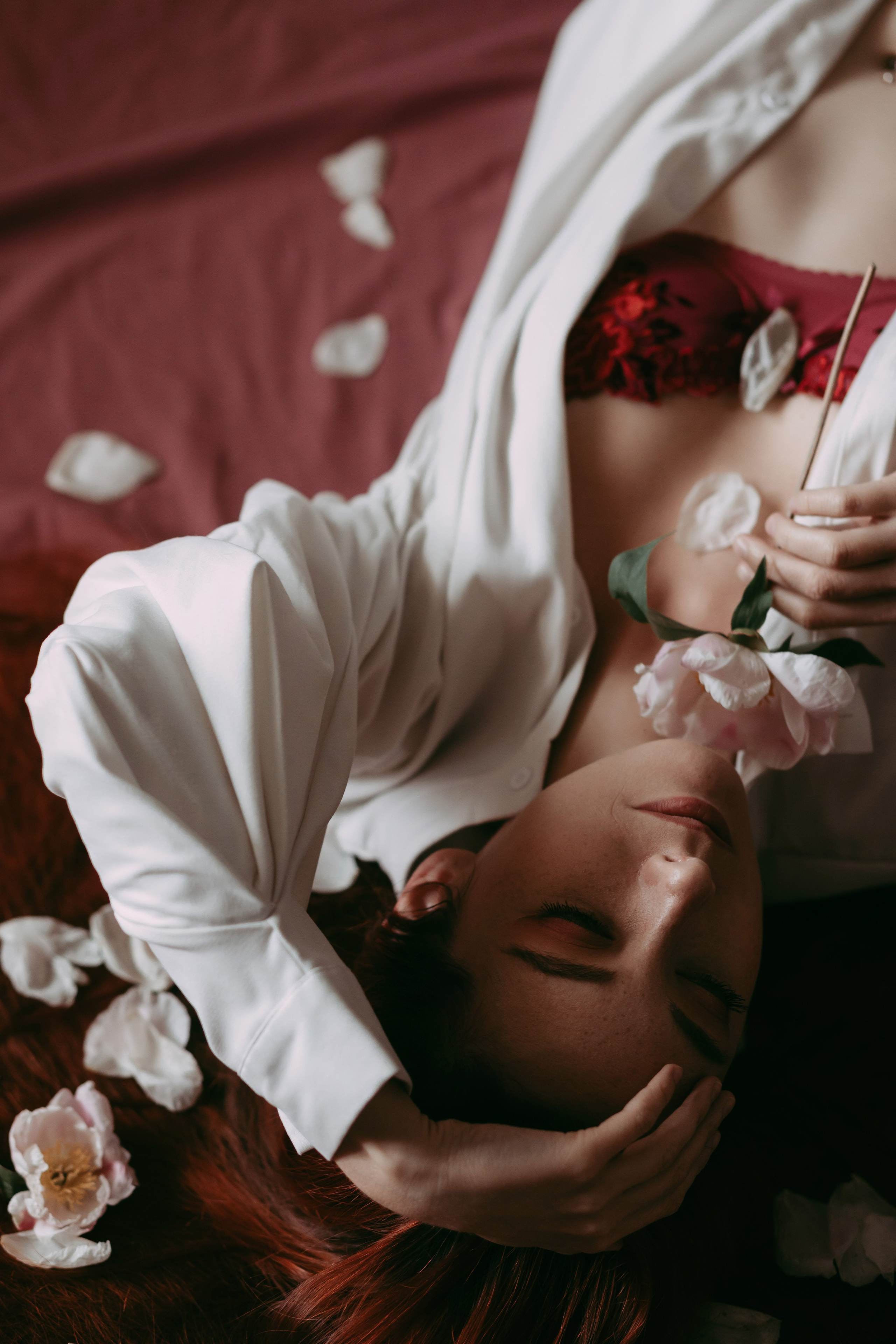 Скачайте бесплатные фото камней дзен на фоне реки