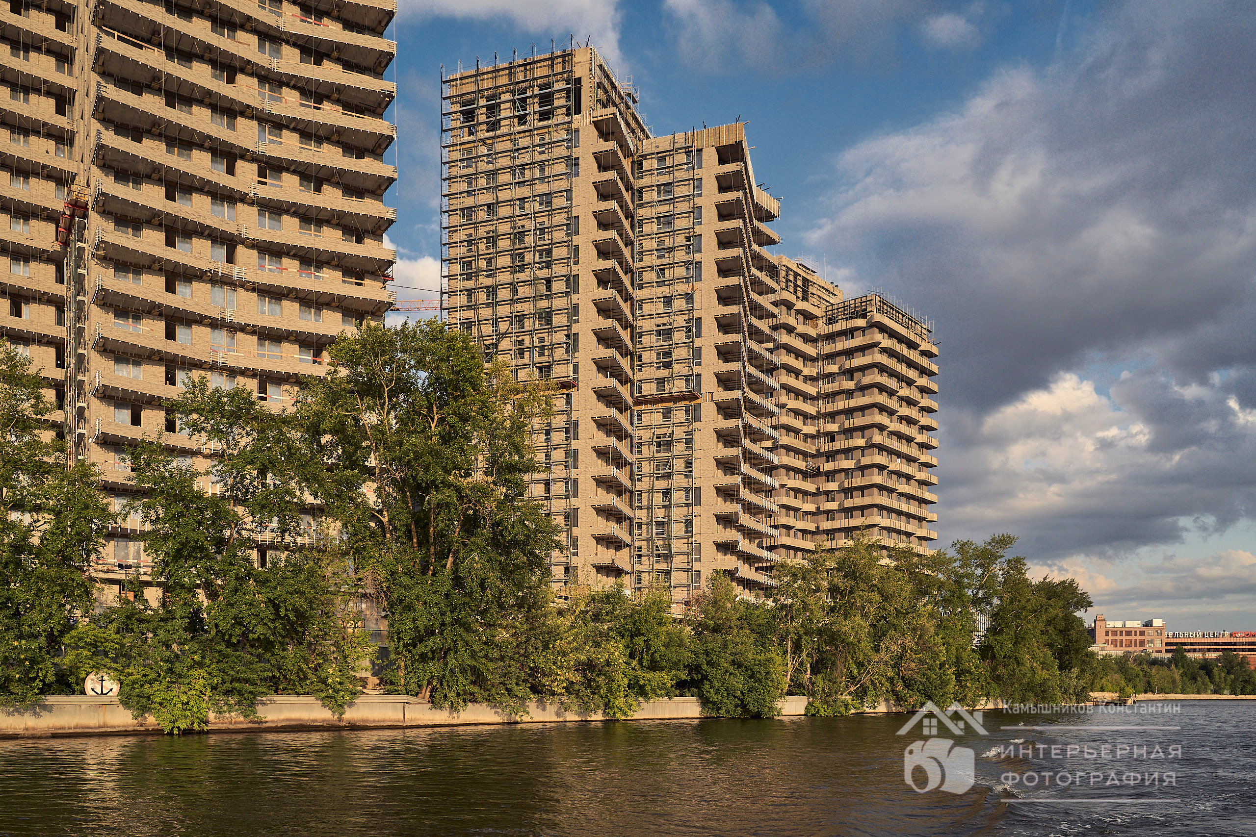 Архитектурная фотография строительства нового ЖК, вид с Москвы-реки