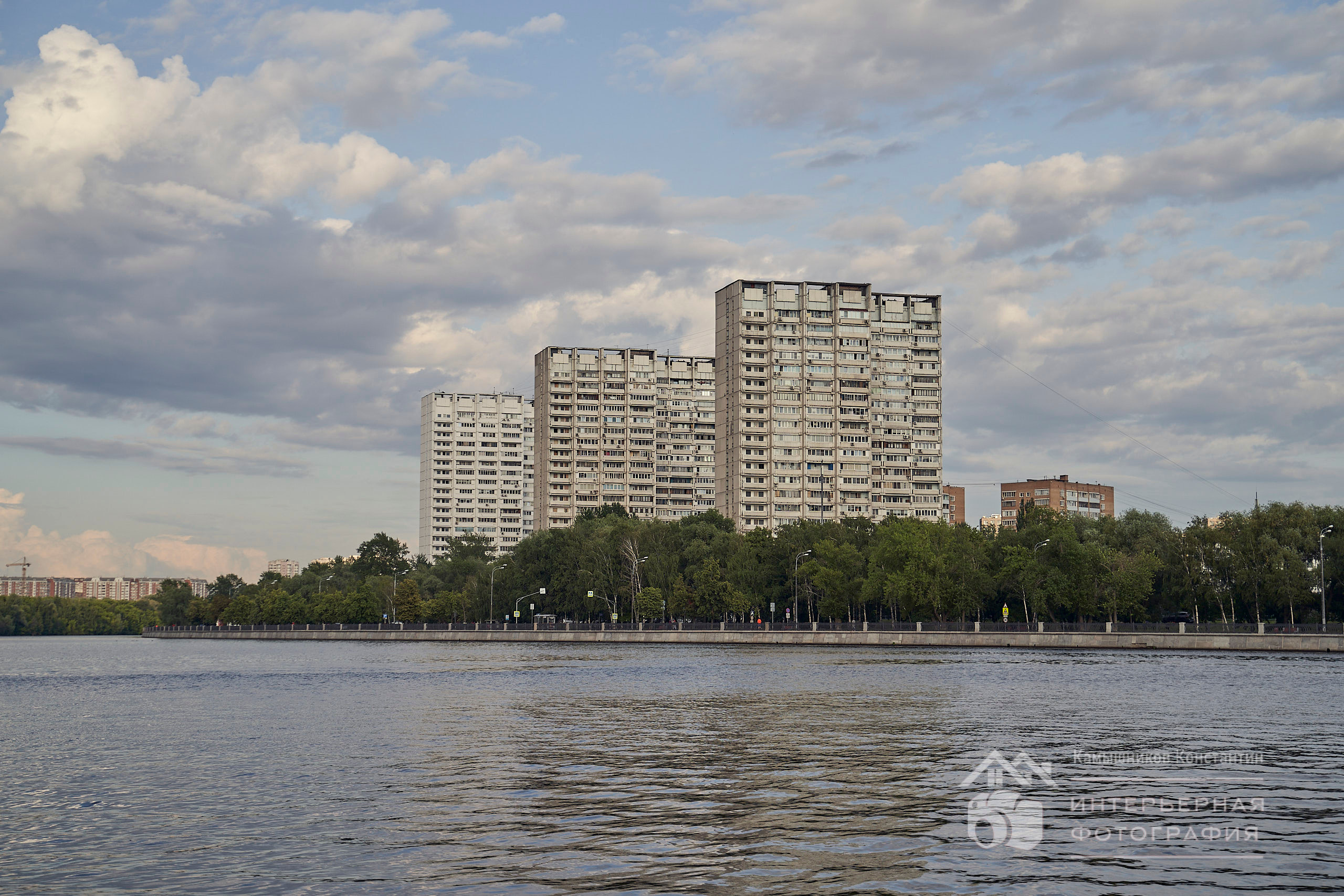 Архитектурная съемка советского наследия на юге столицы, фото с Москвы-реки