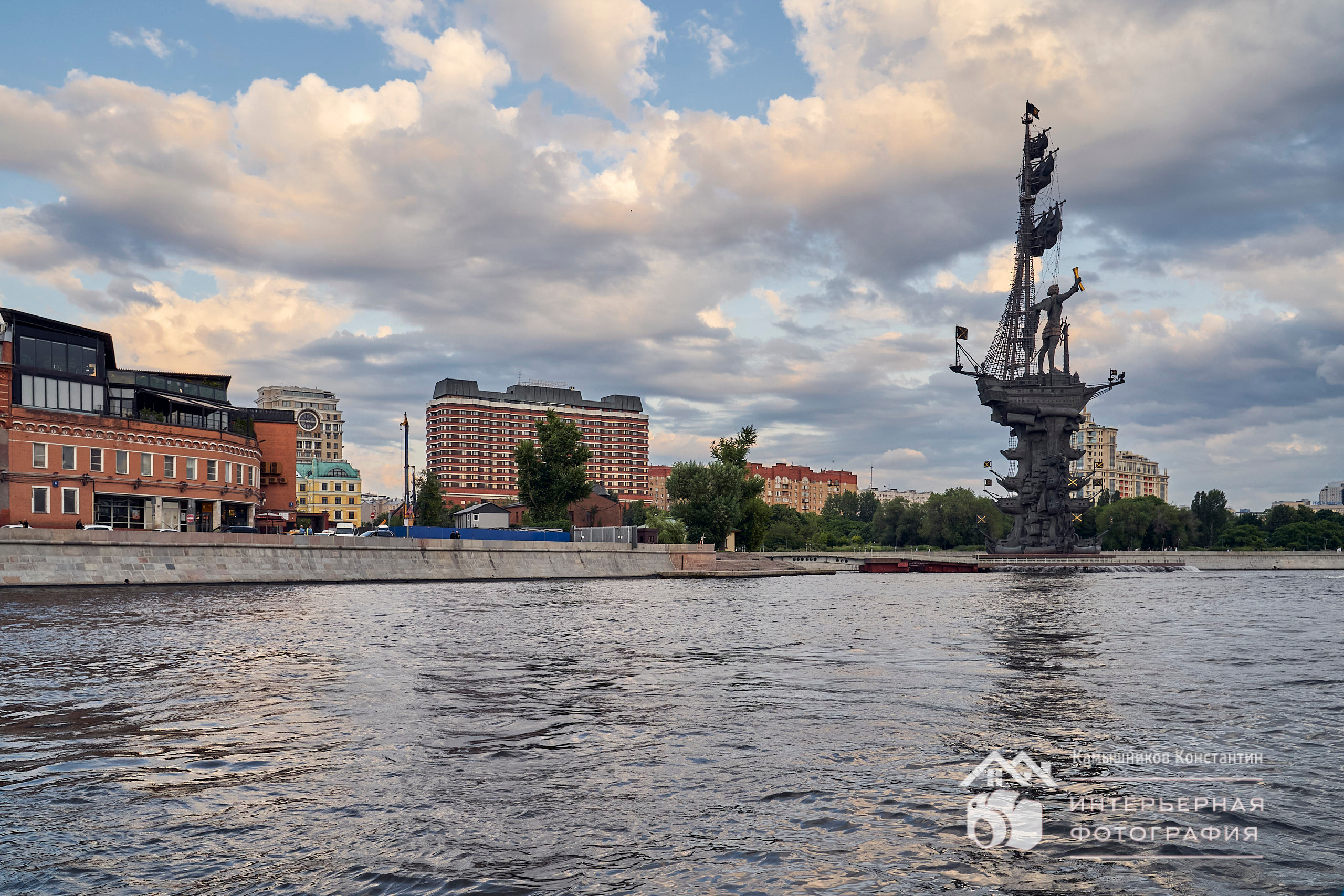 Архитектурная фотография памятника Петру Первому работы Зураба Церетели