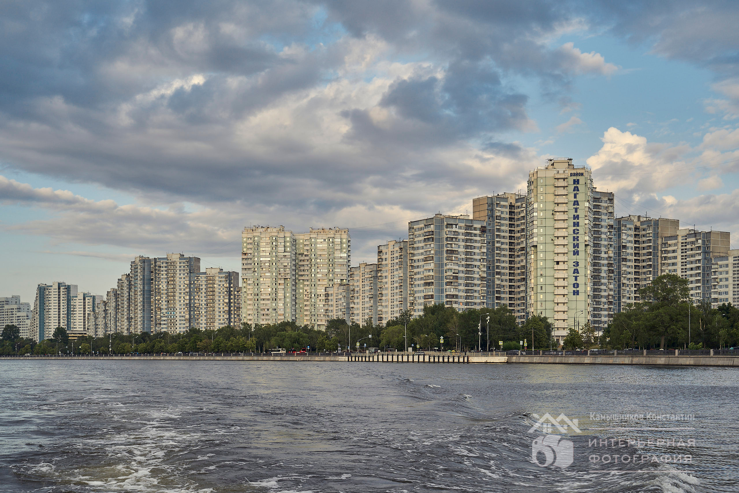 Архитектурная фотография советских высотных жилых домов