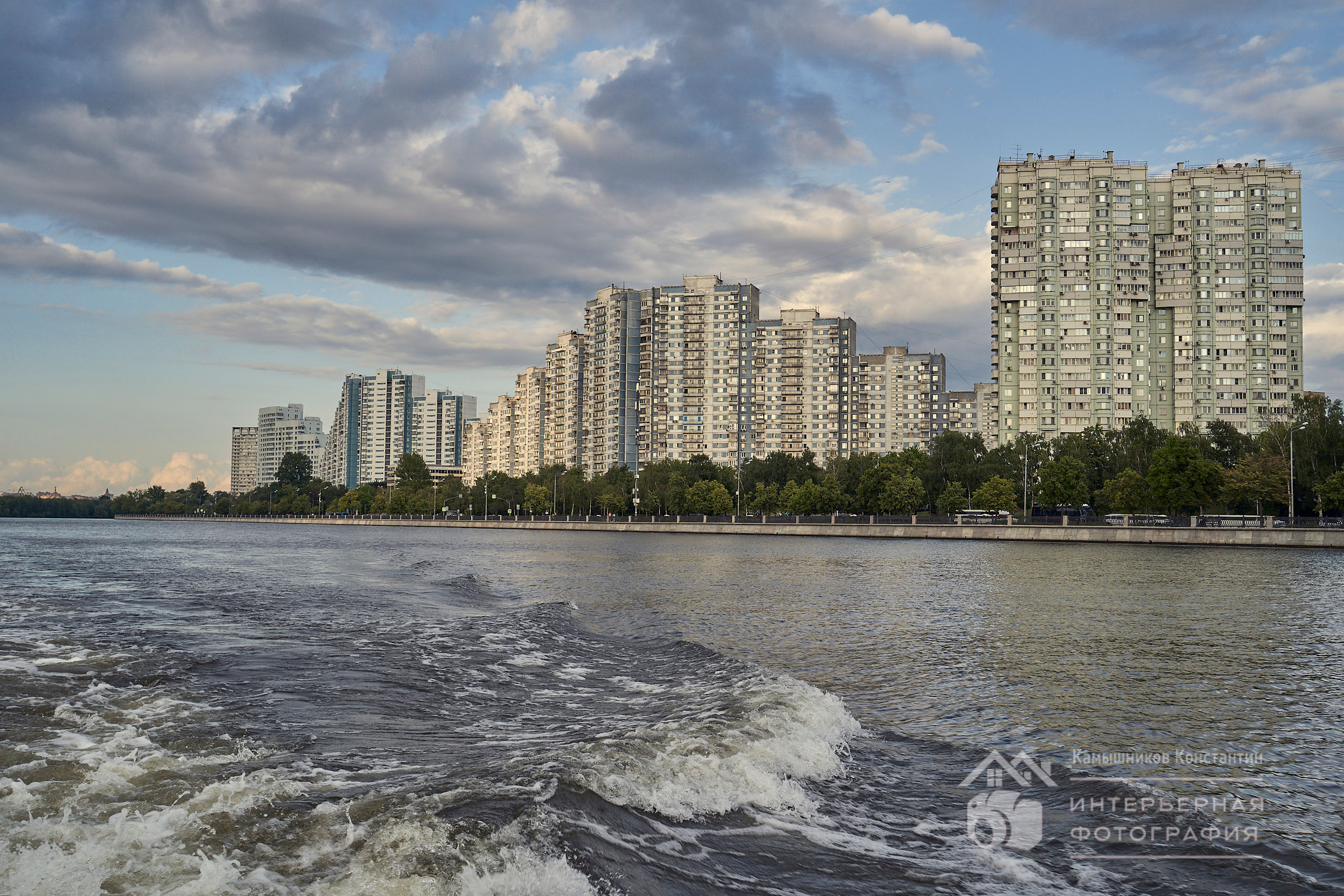 Архитектурная съемка с воды района советских высоток