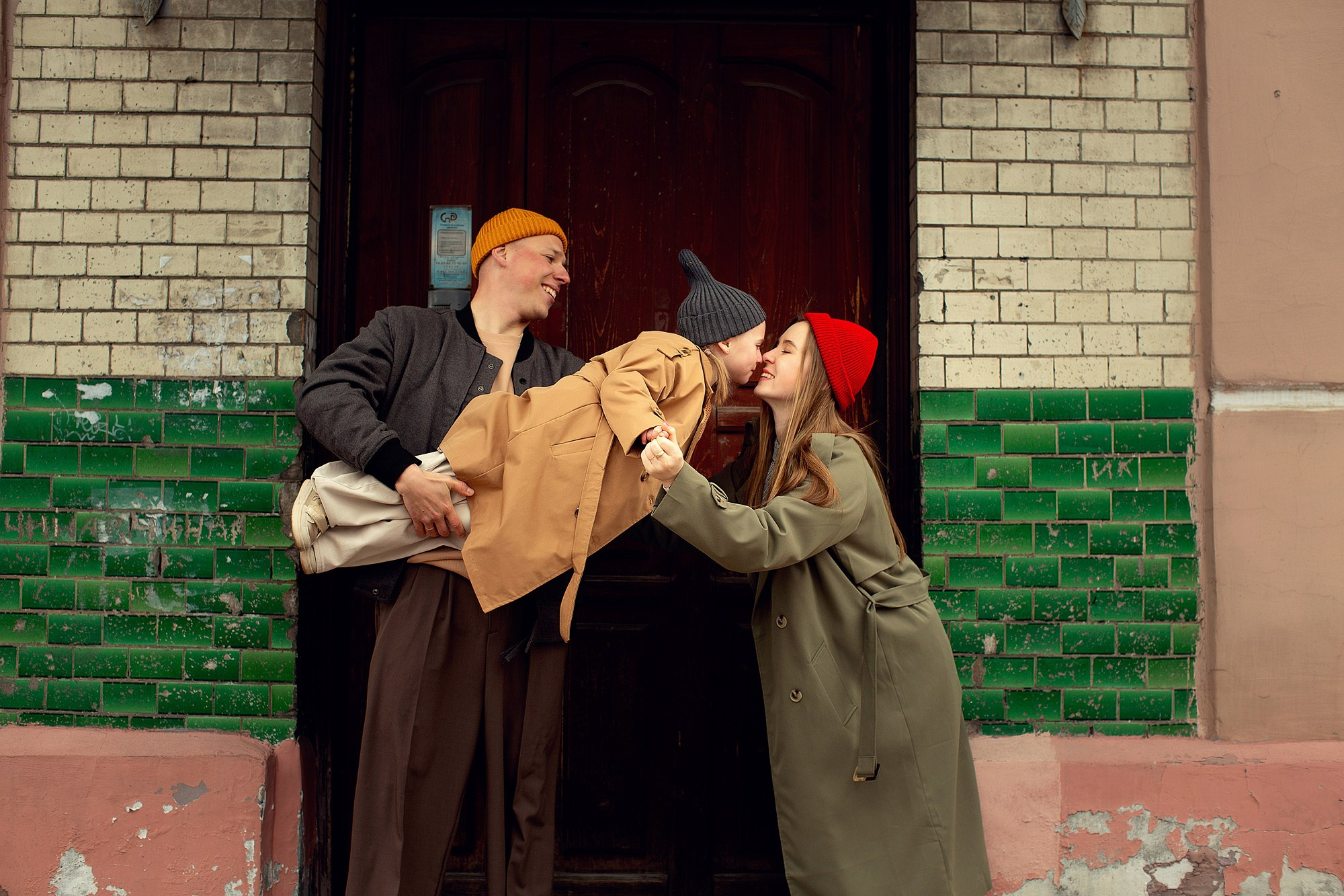 Яркая городская фотопрогулка семьи в ожидании второго малыша. Tatyana Nadezhdina Family photographer