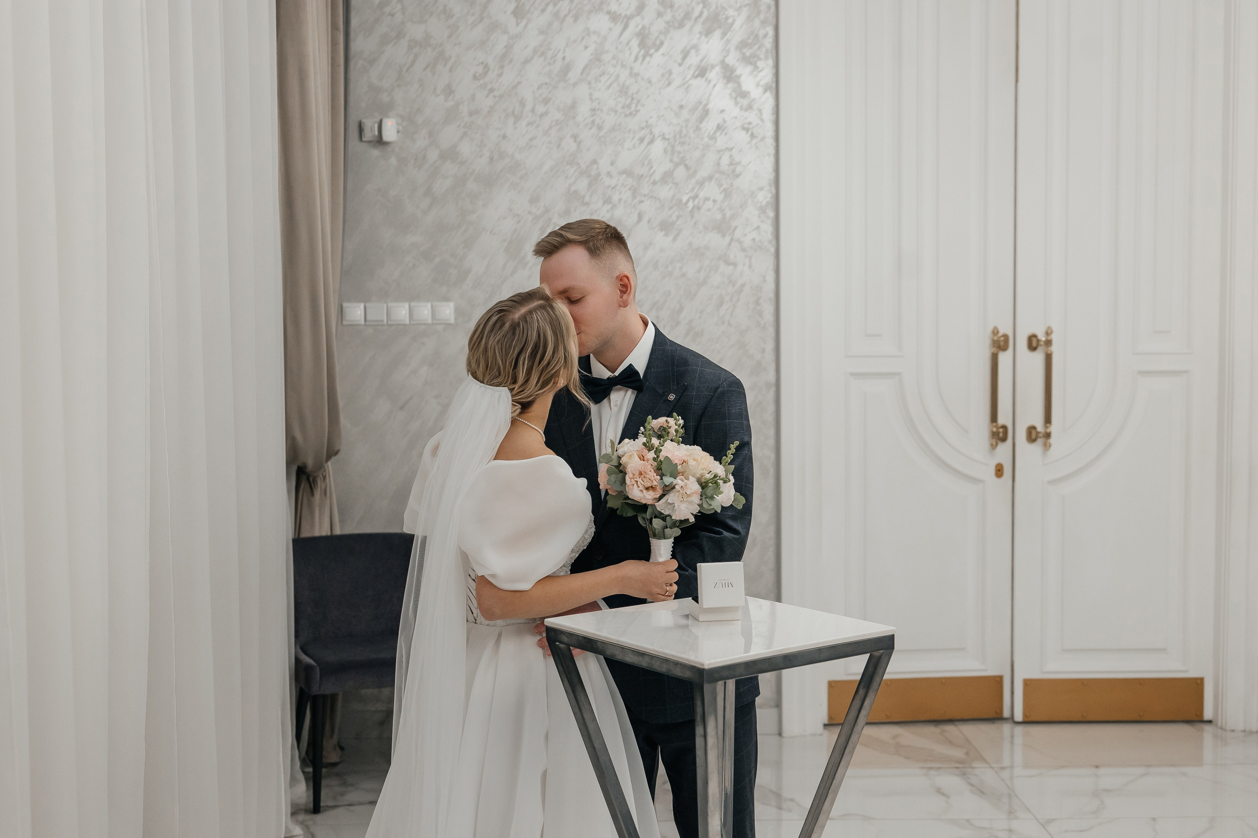 Регистрация брака в кутузовском загсе дворце бракосочетания. Свадебный фотограф в Москве Дарья Олендарёва