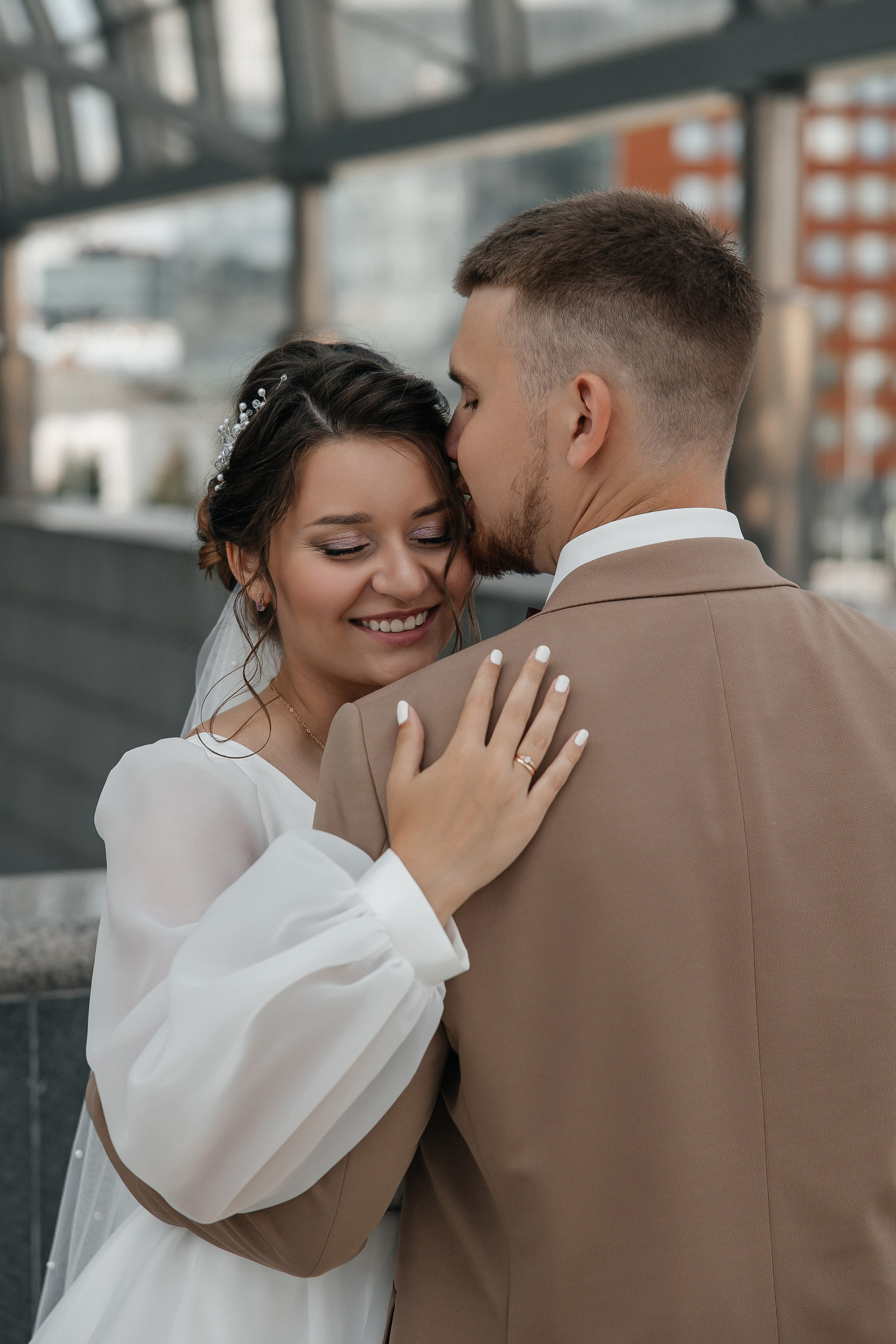 Свадебная фотосессия у Дома Музыки. Свадебный фотограф в Москве Дарья Олендарёва