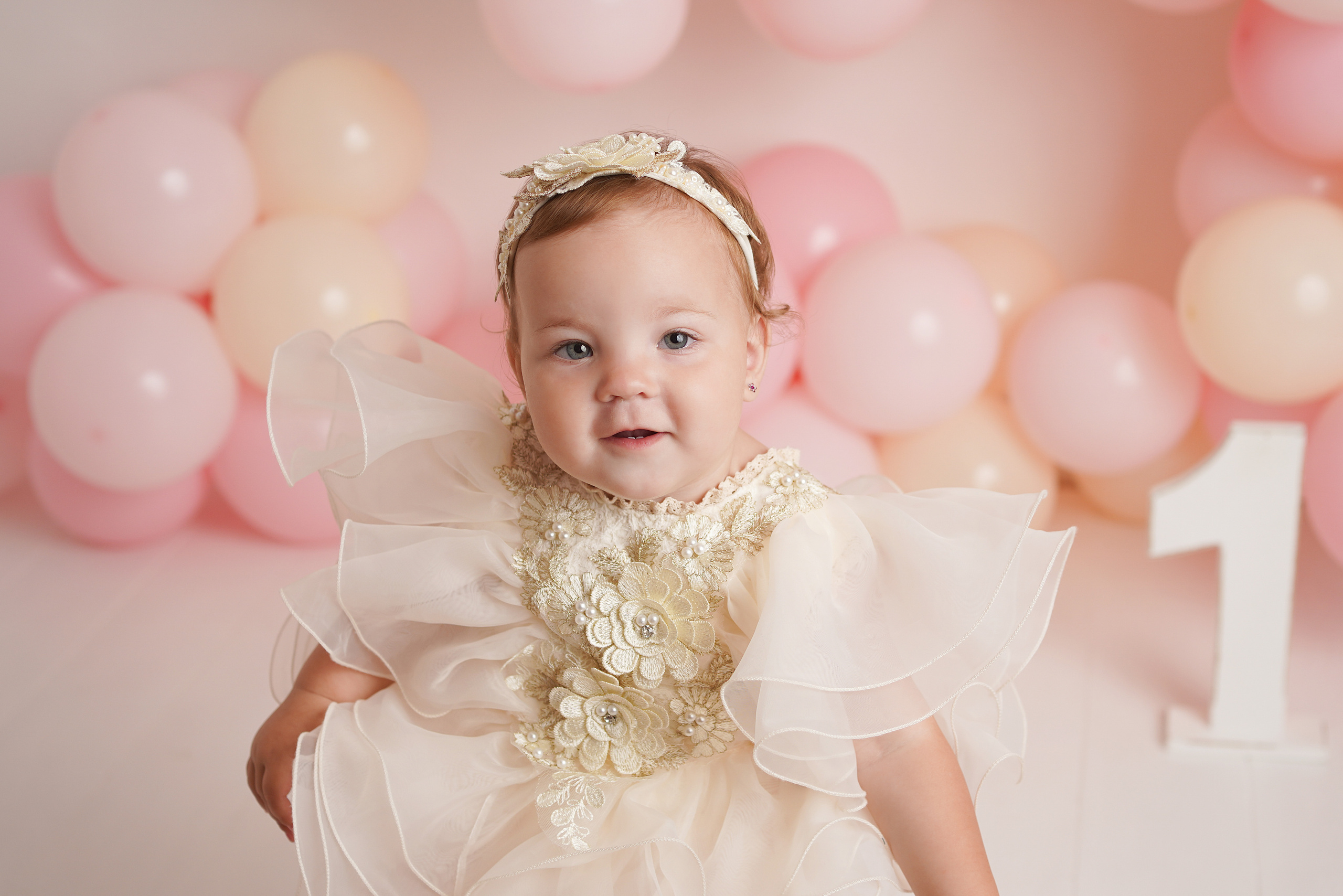 Фотосессия в студии для Василисы. Детский фотограф и фотограф новорожденных в Калининград Оксана Иваний