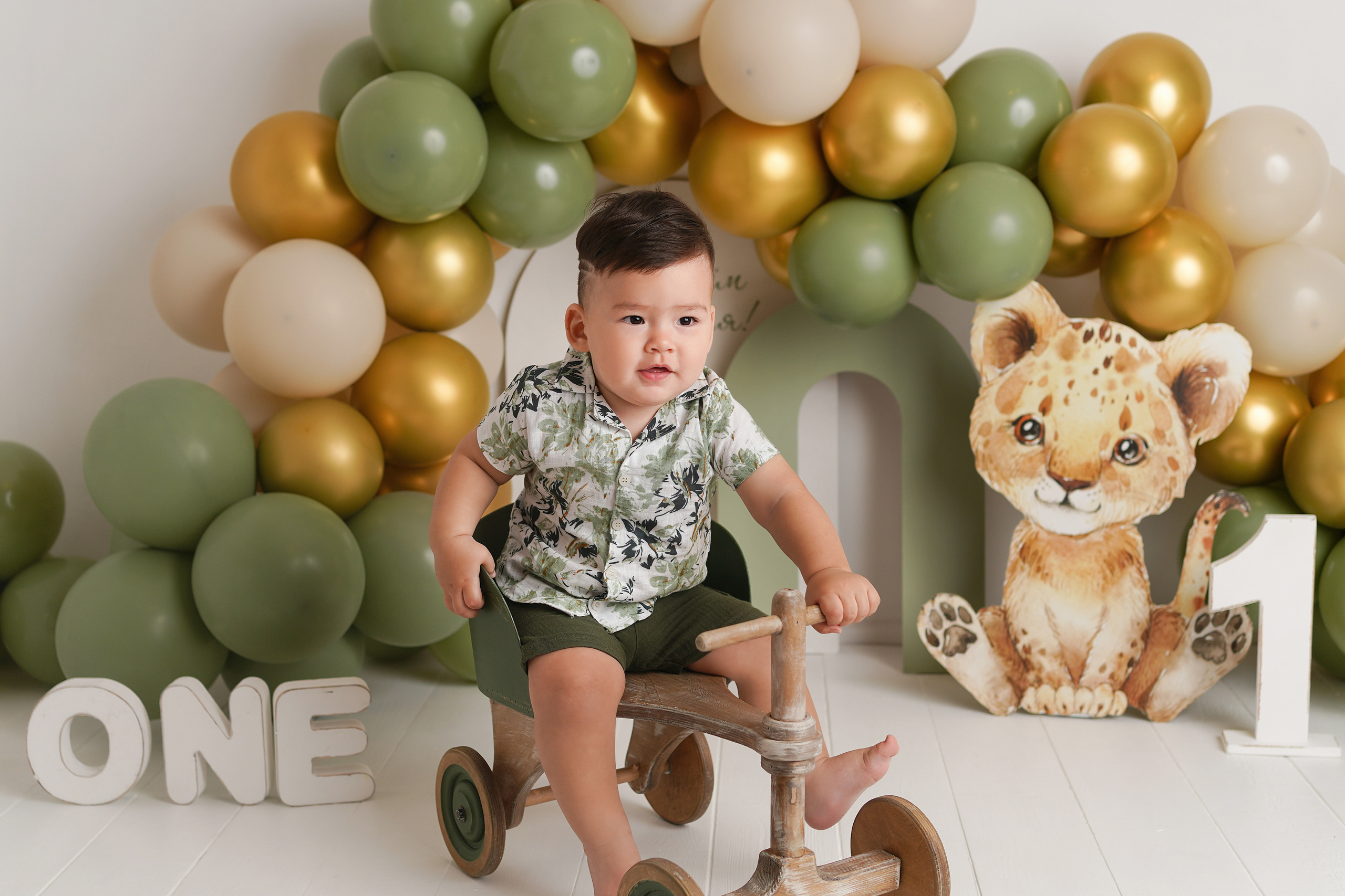 Детская фотосессия в фотостудии прошла замечательно.