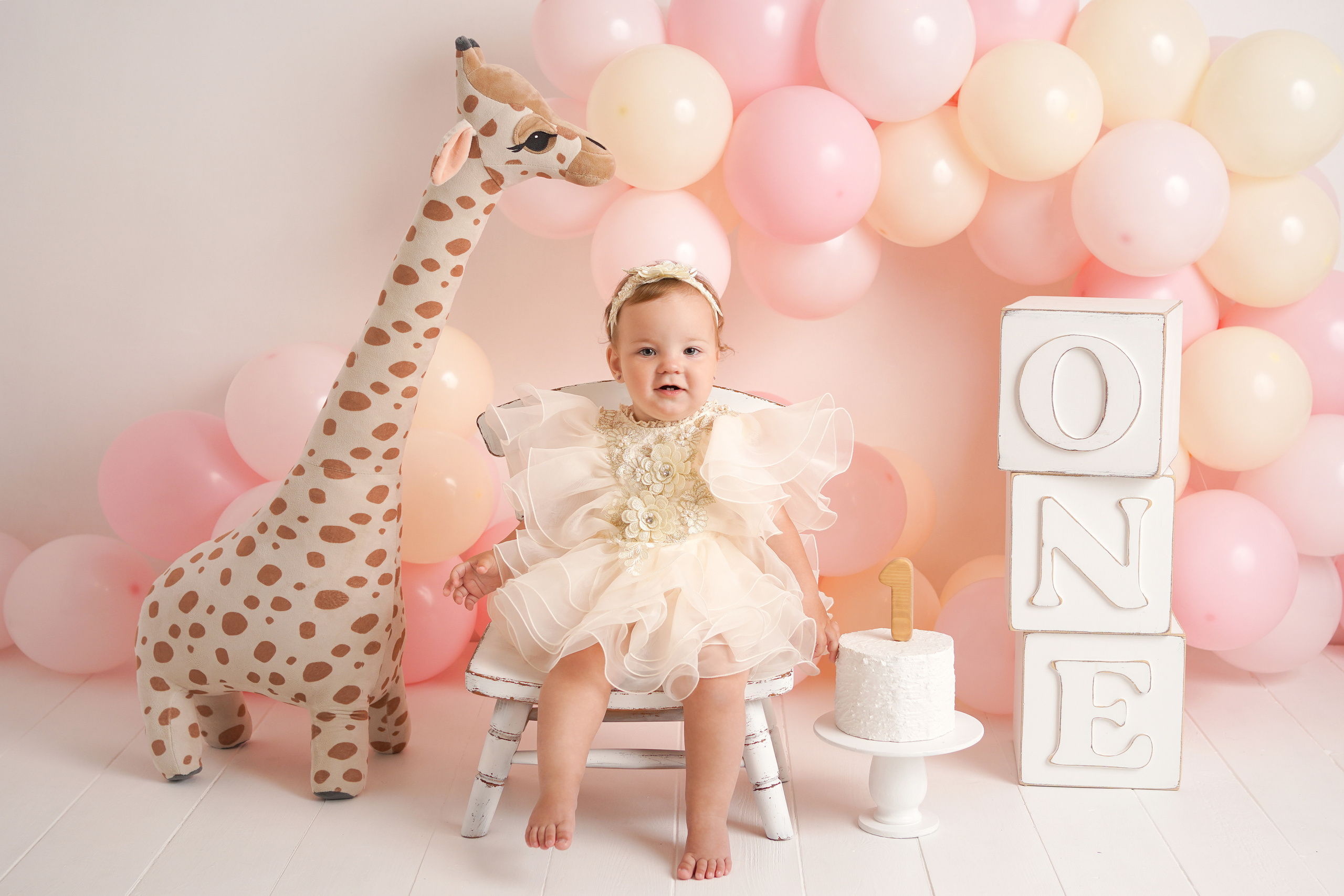 Фотосессия в студии для Василисы. Детский фотограф и фотограф новорожденных в Калининград Оксана Иваний