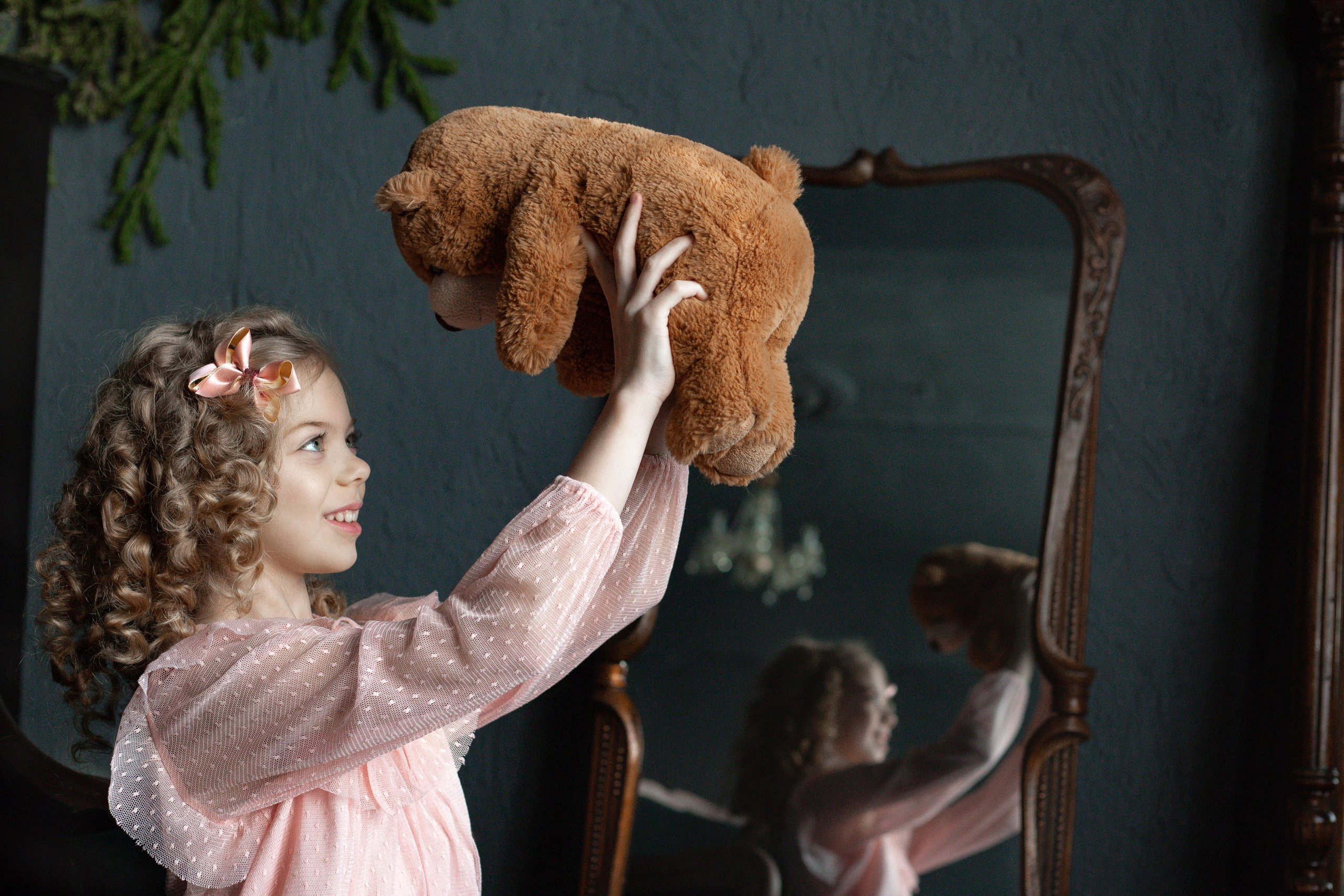 Ксюша в новогоднем зале. Фотограф в Новосибирске Краснова Евгения