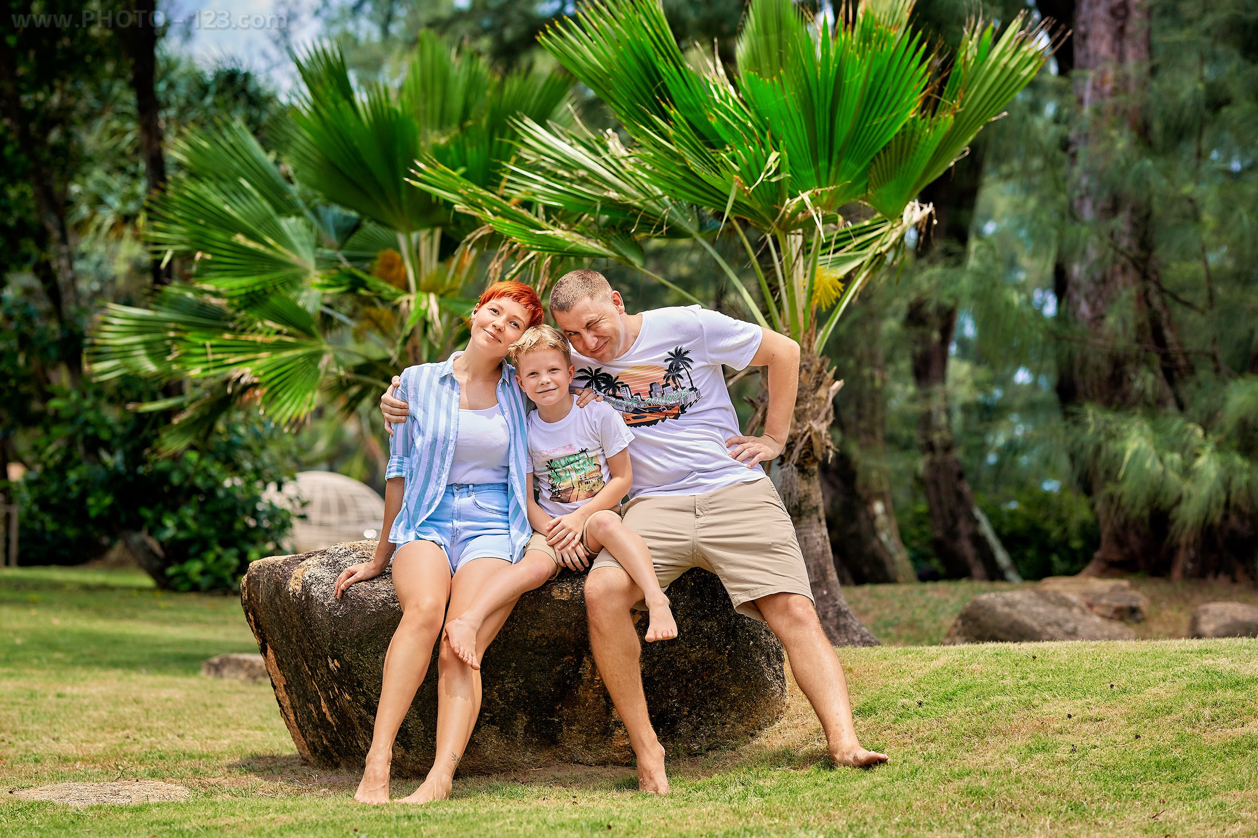 Family Photoshoot in Tropical Park & Beach. Фотограф в Нячанге: коммерческая и семейная съемка | photo-123.com