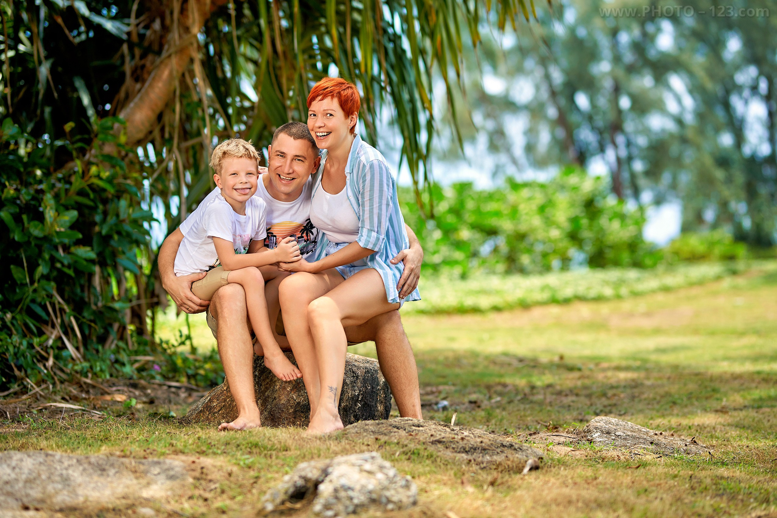 Family Photoshoot in Tropical Park & Beach. Фотограф в Нячанге: коммерческая и семейная съемка | photo-123.com